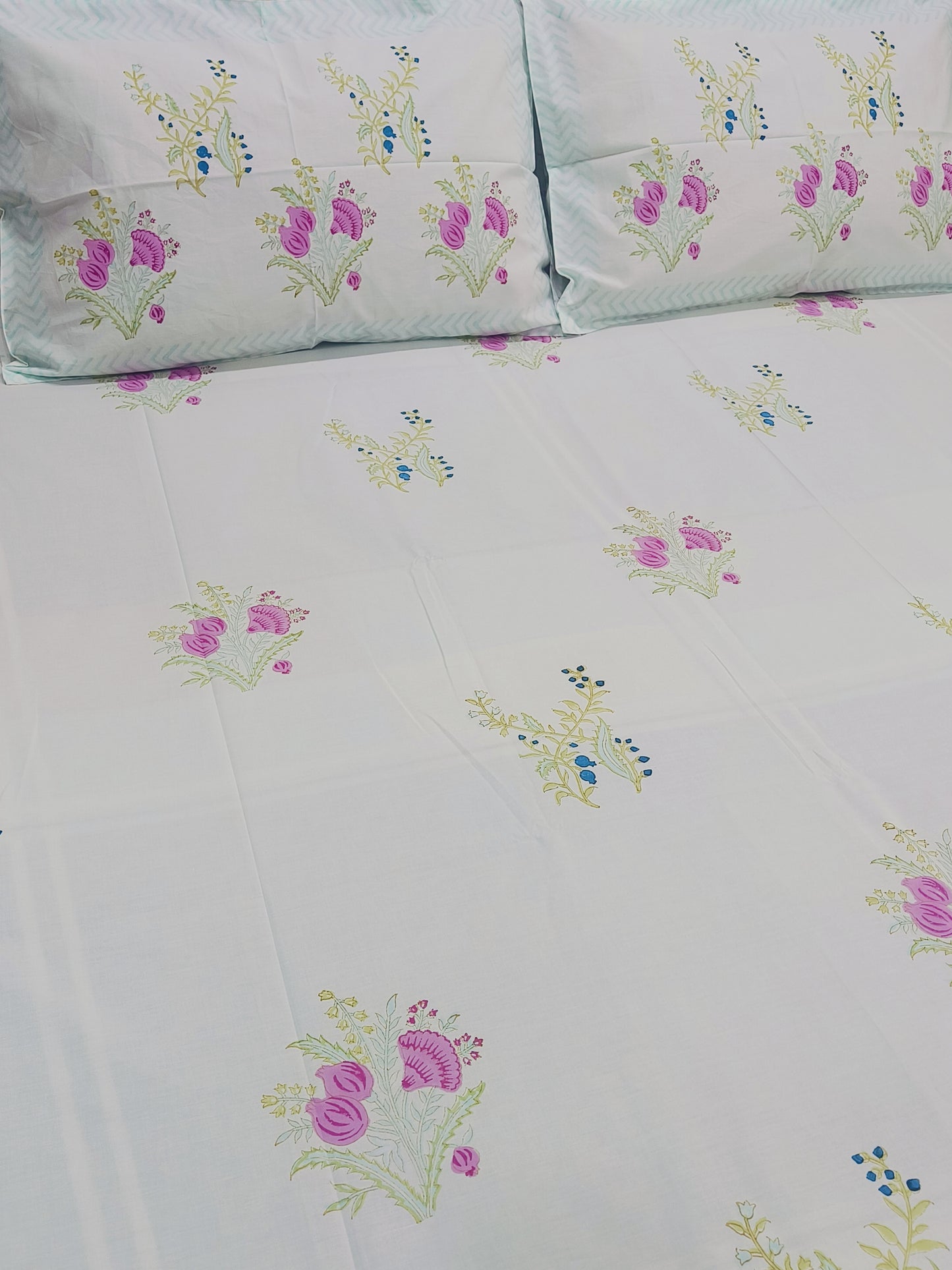 Bedsheet With King Size Pillow Cases