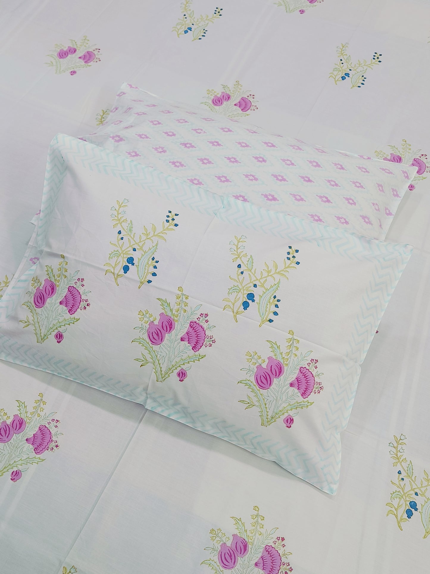 Bedsheet With King Size Pillow Cases