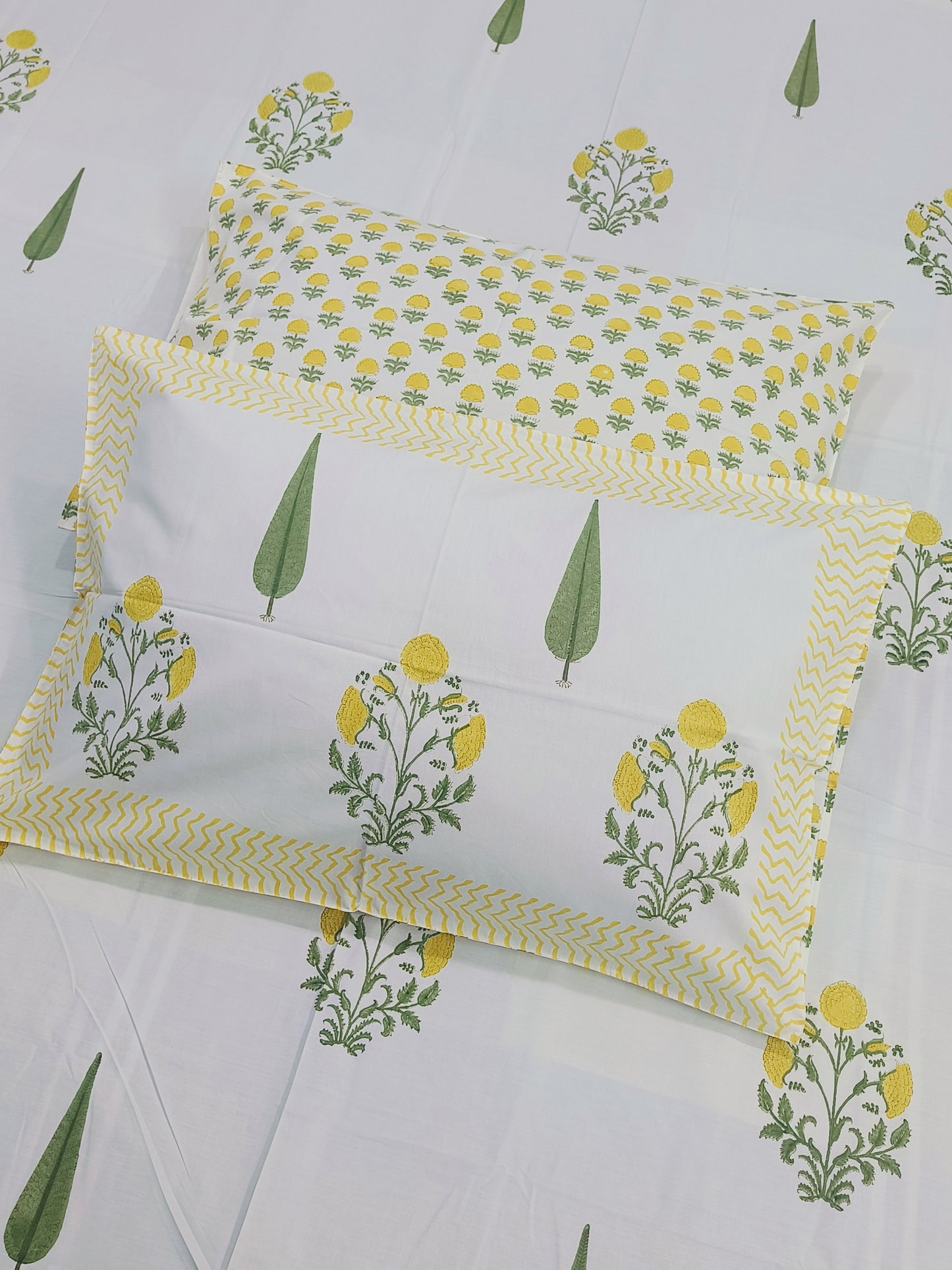 Bedsheet With King Size Pillow Cases