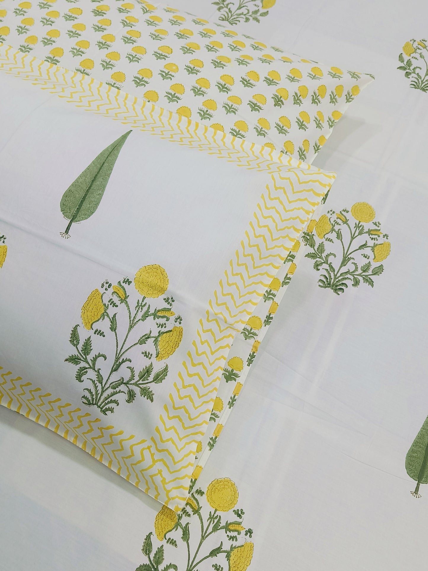 Bedsheet With King Size Pillow Cases