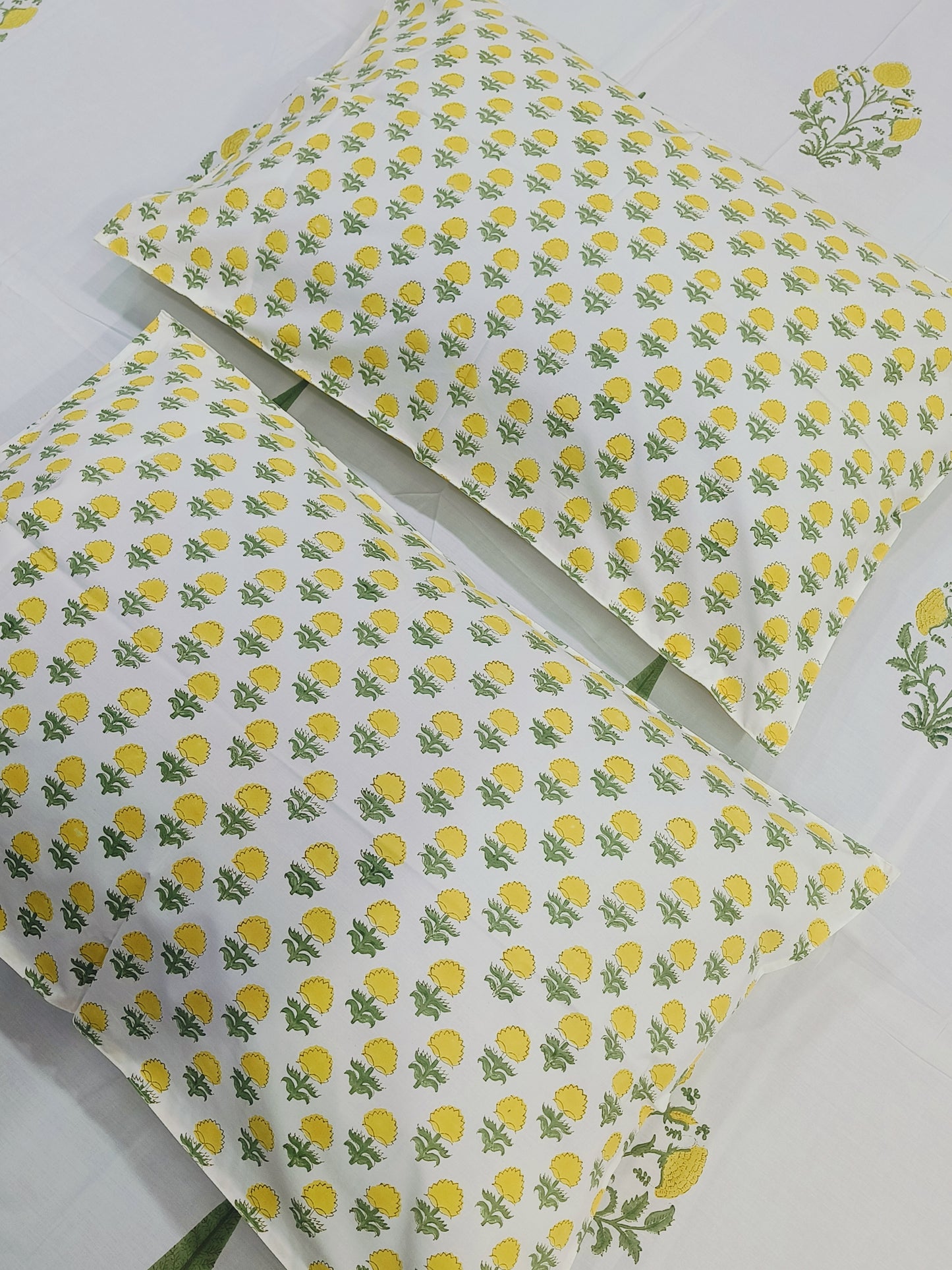 Bedsheet With King Size Pillow Cases