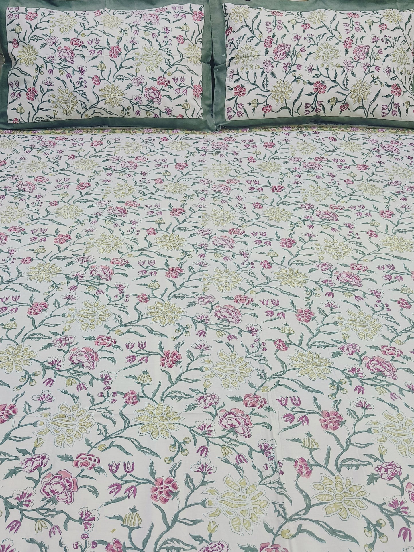 Bedsheet With King Size Pillow Cases