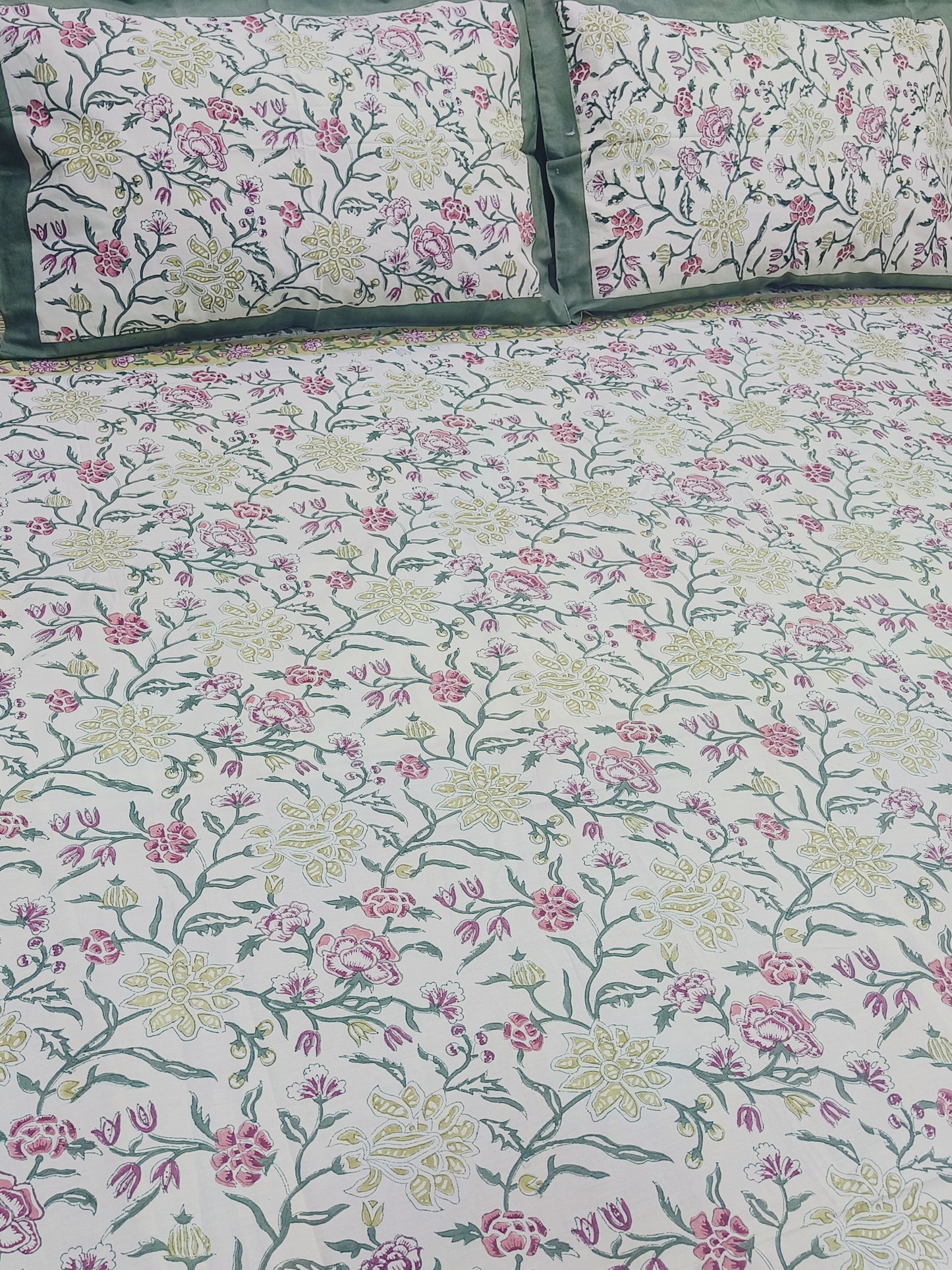 Bedsheet With King Size Pillow Cases
