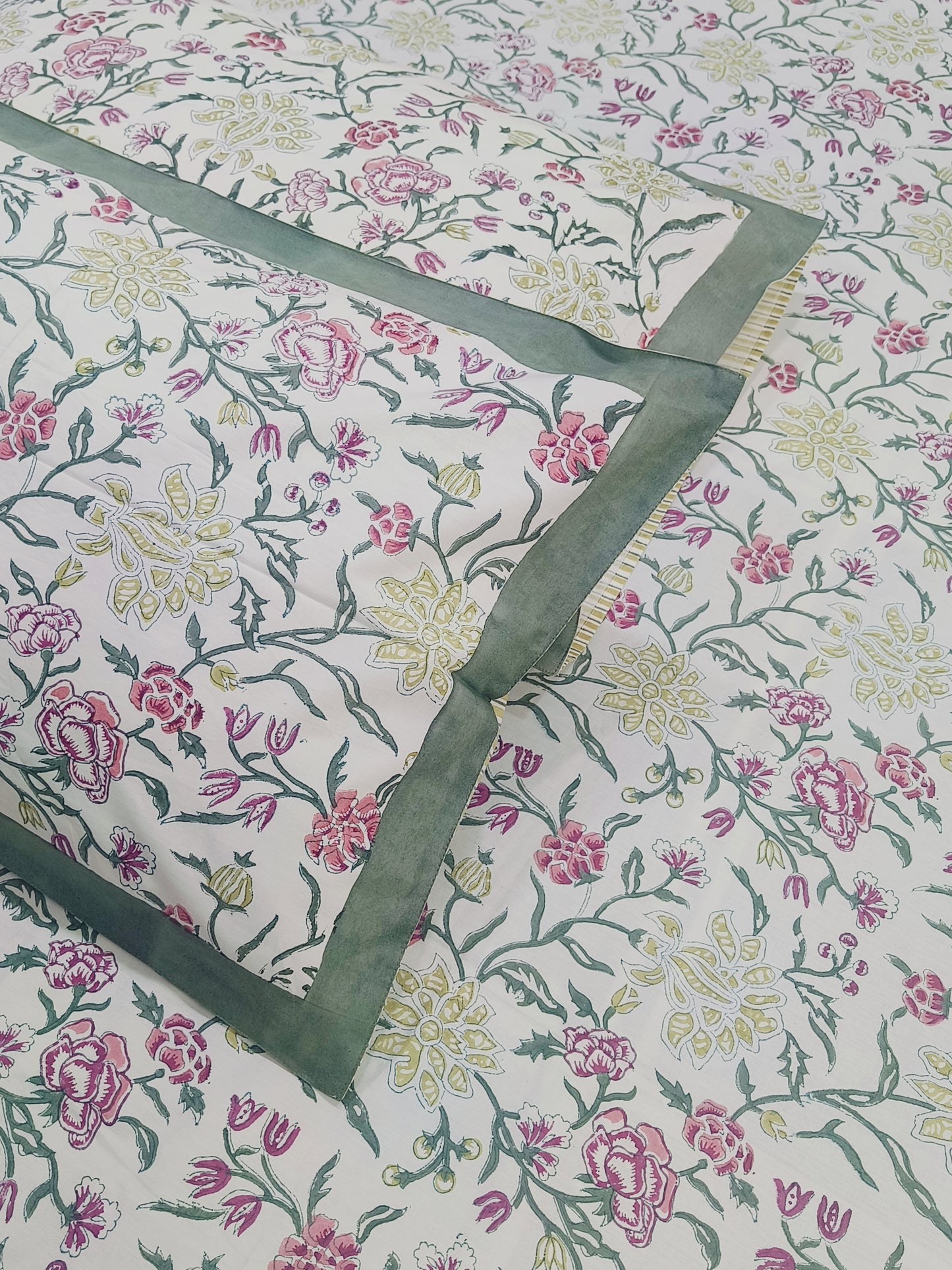 Bedsheet With King Size Pillow Cases