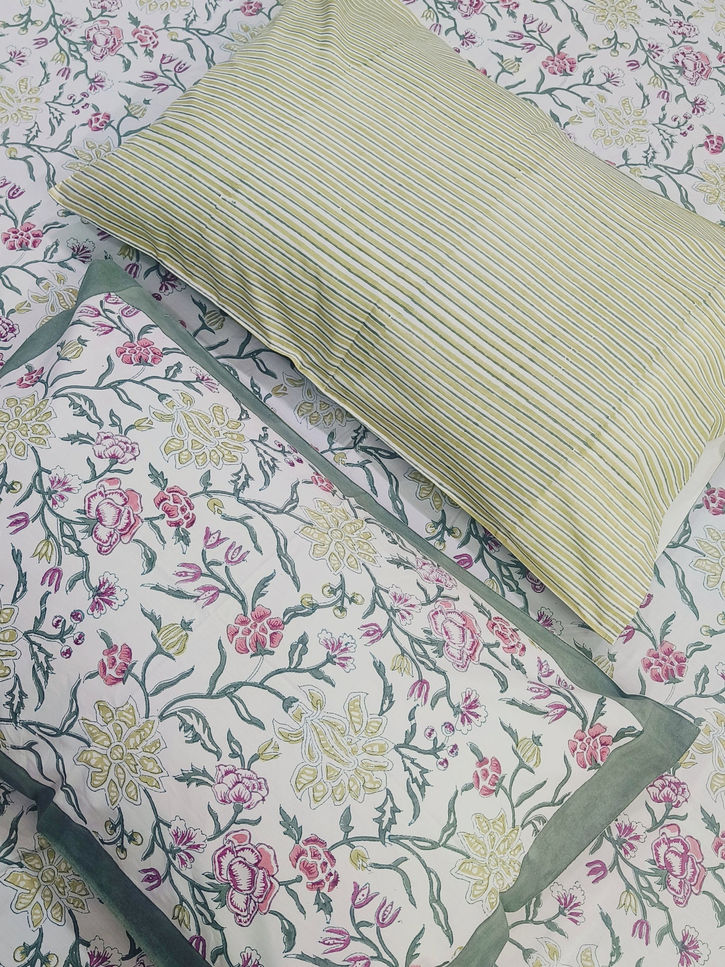 Bedsheet With King Size Pillow Cases