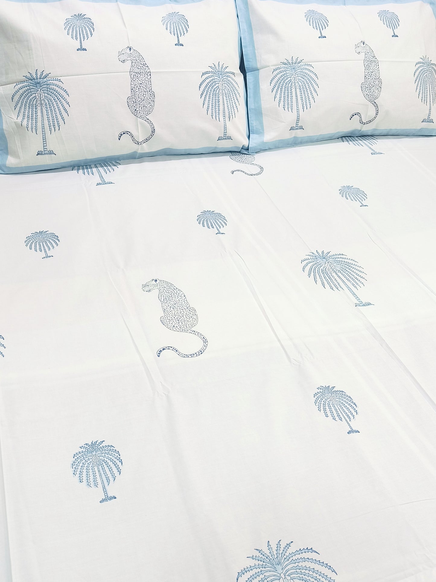 Bedsheet With King Size Pillow Cases