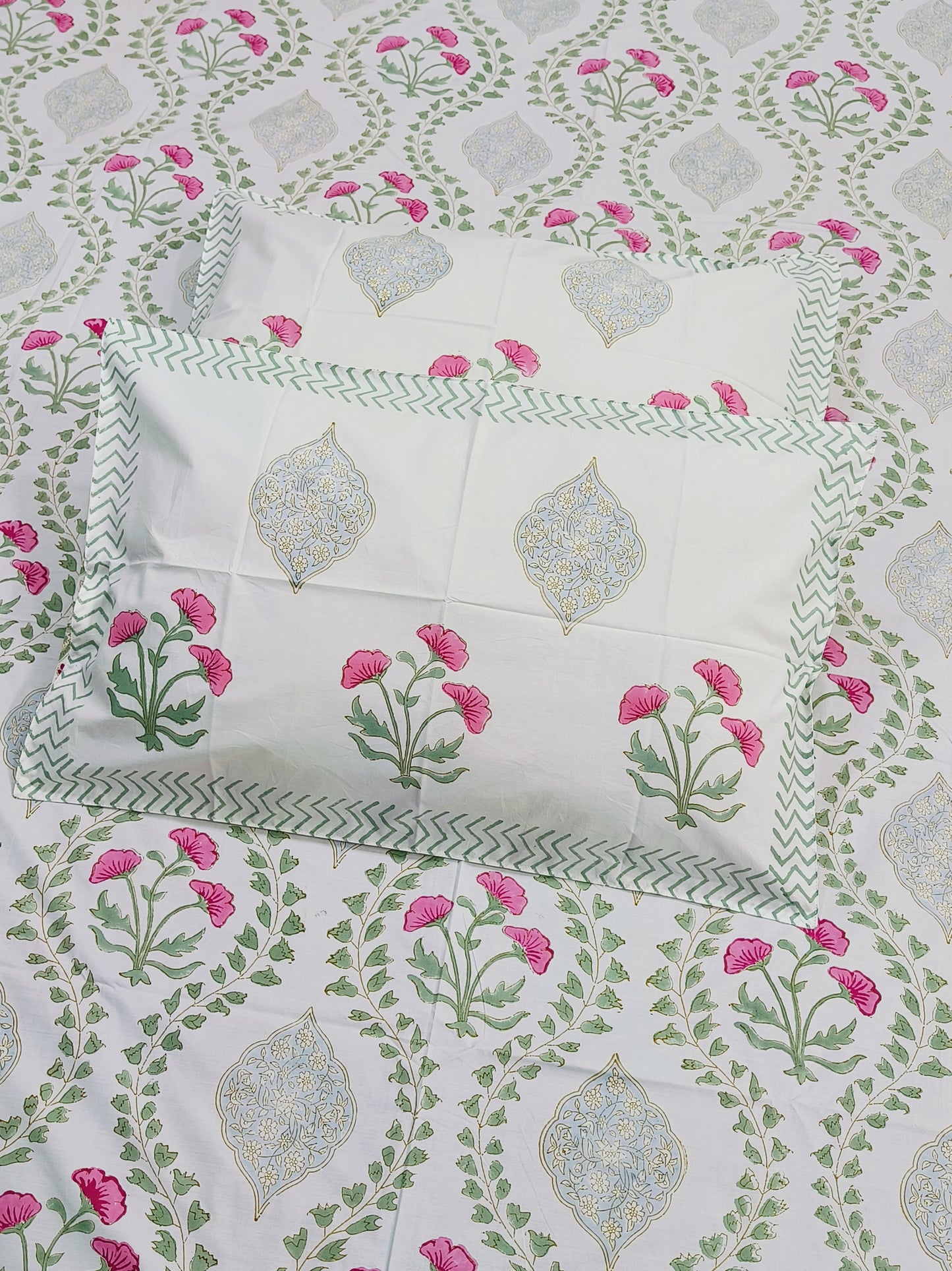 Bedsheet With King Size Pillow Cases