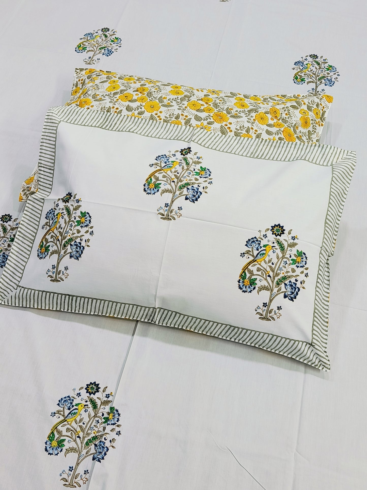 Bedsheet With King Size Pillow Cases