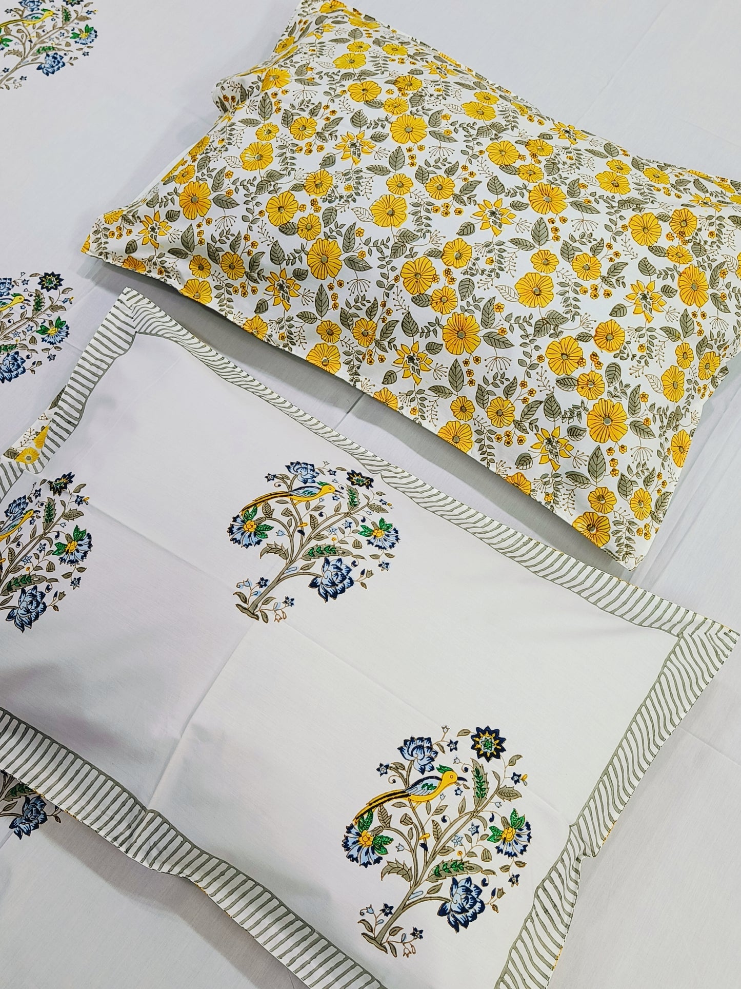 Bedsheet With King Size Pillow Cases