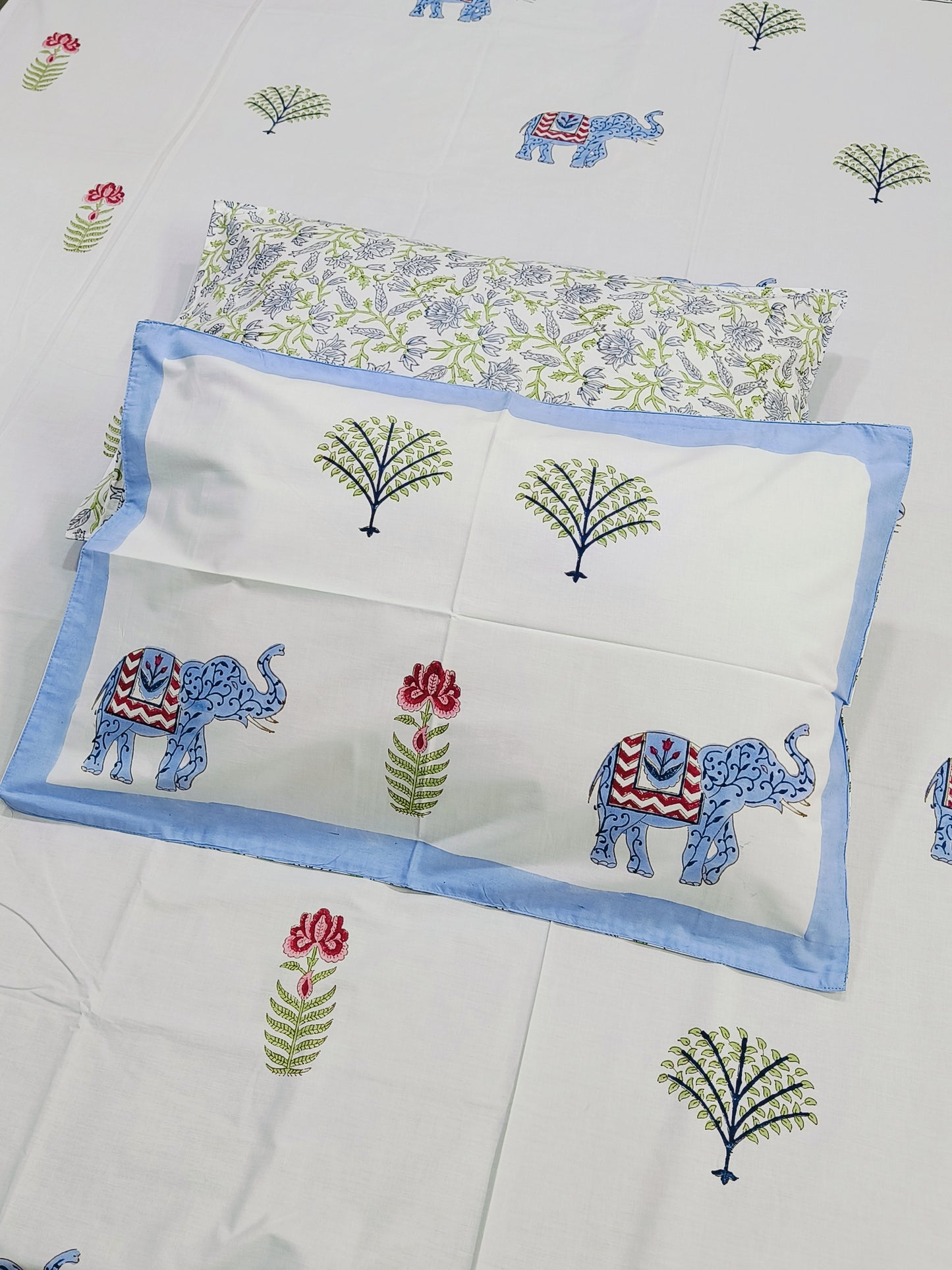 Bedsheet With King Size Pillow Cases