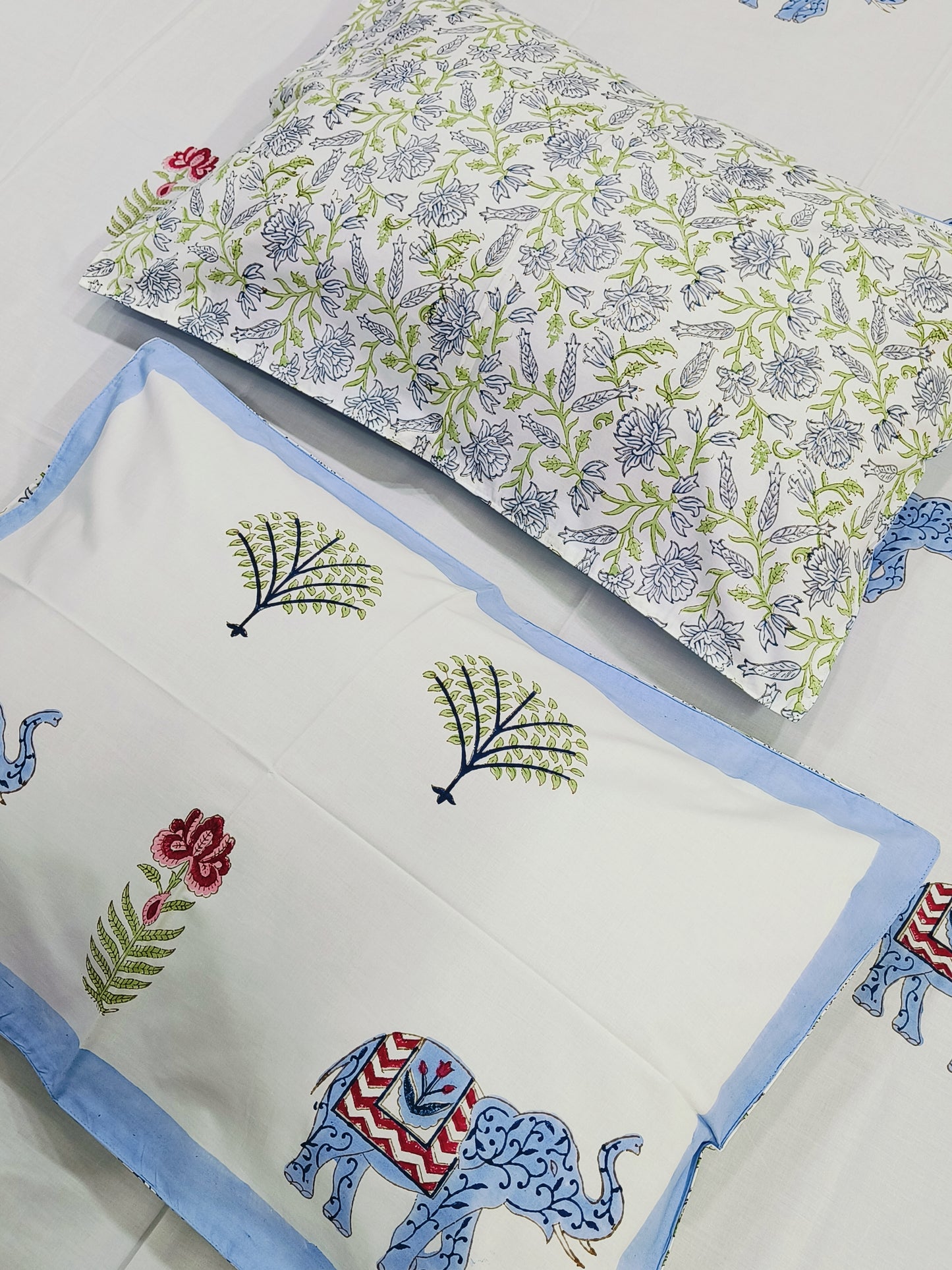 Bedsheet With King Size Pillow Cases