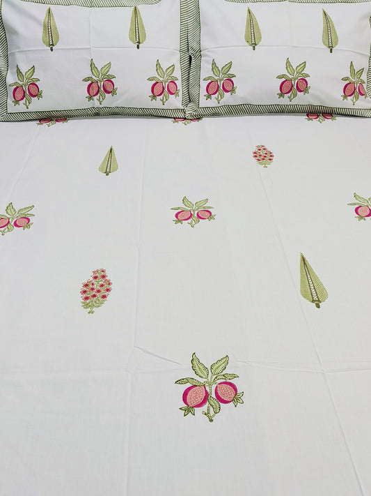 Bedsheet With King Size Pillow Cases