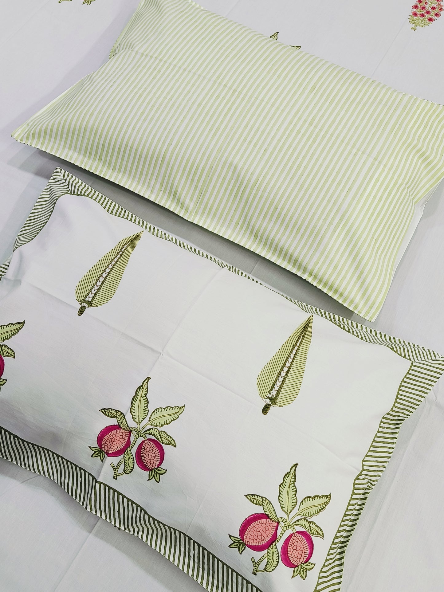 Bedsheet With King Size Pillow Cases
