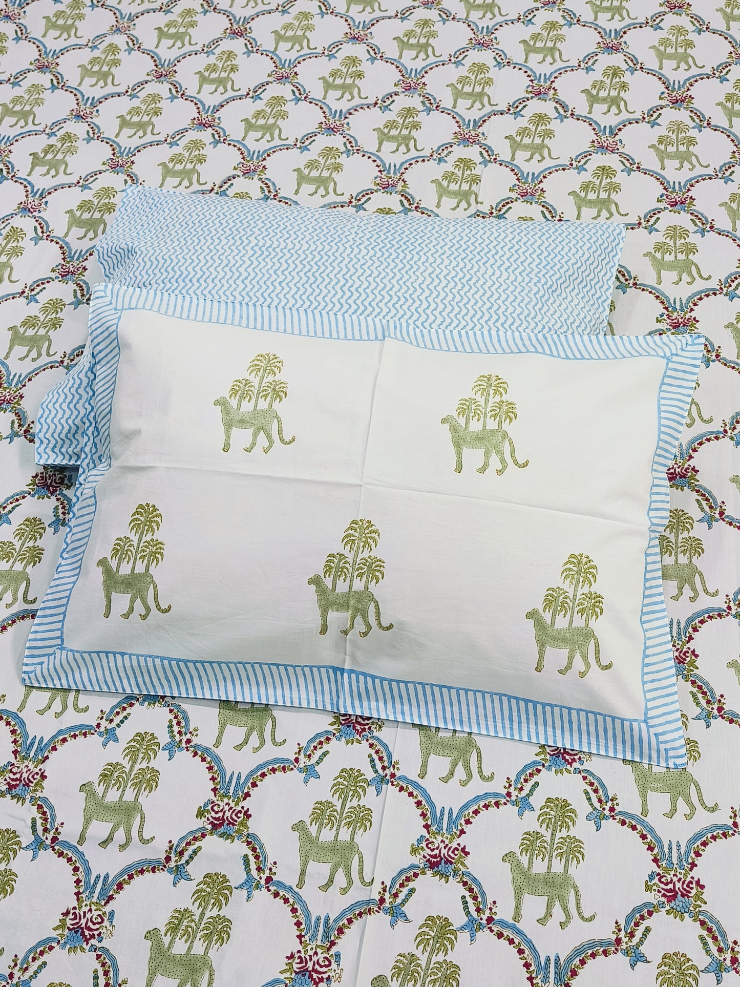 Bedsheet With King Size Pillow Cases