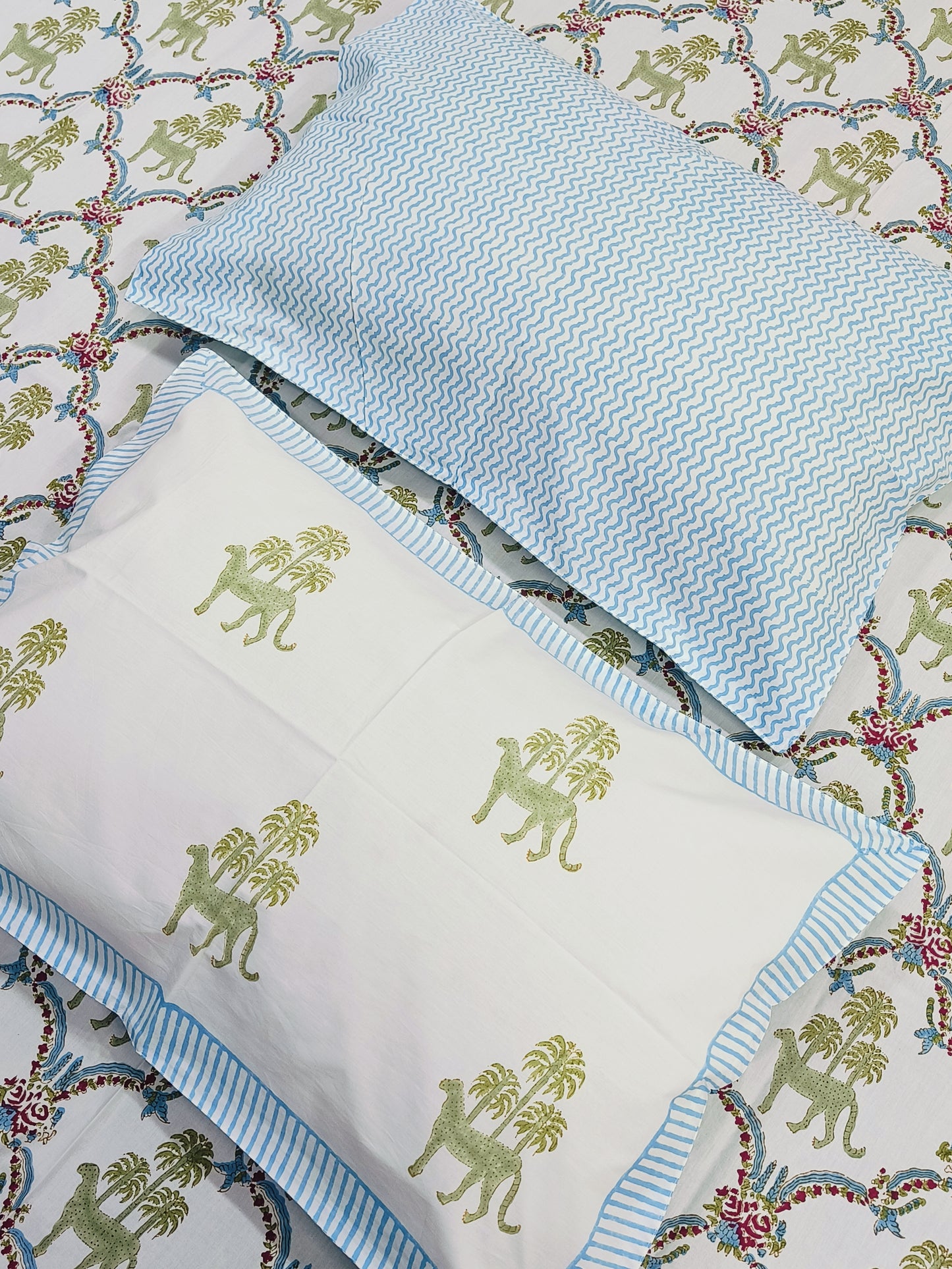 Bedsheet With King Size Pillow Cases