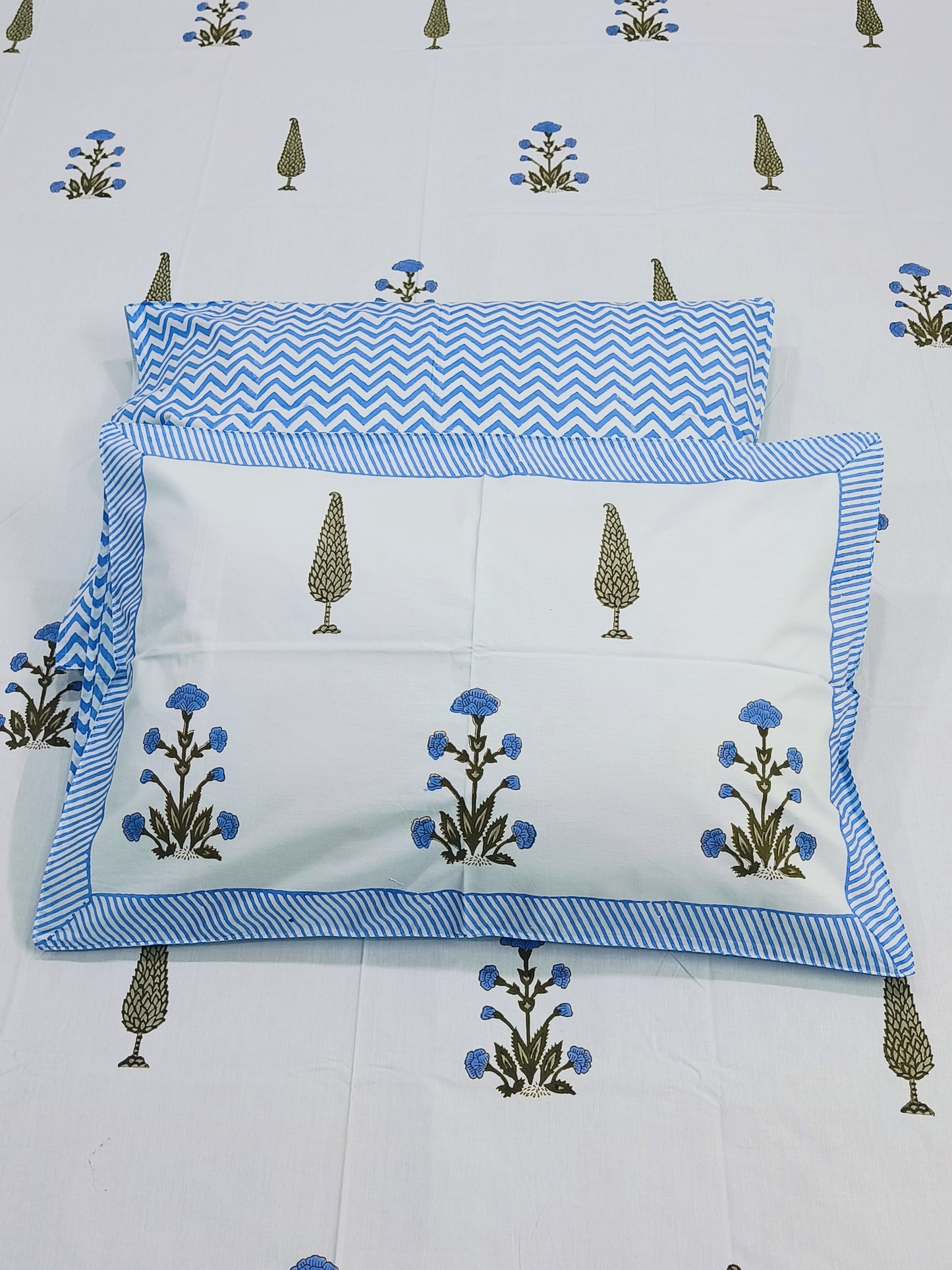 Bedsheet With King Size Pillow Cases