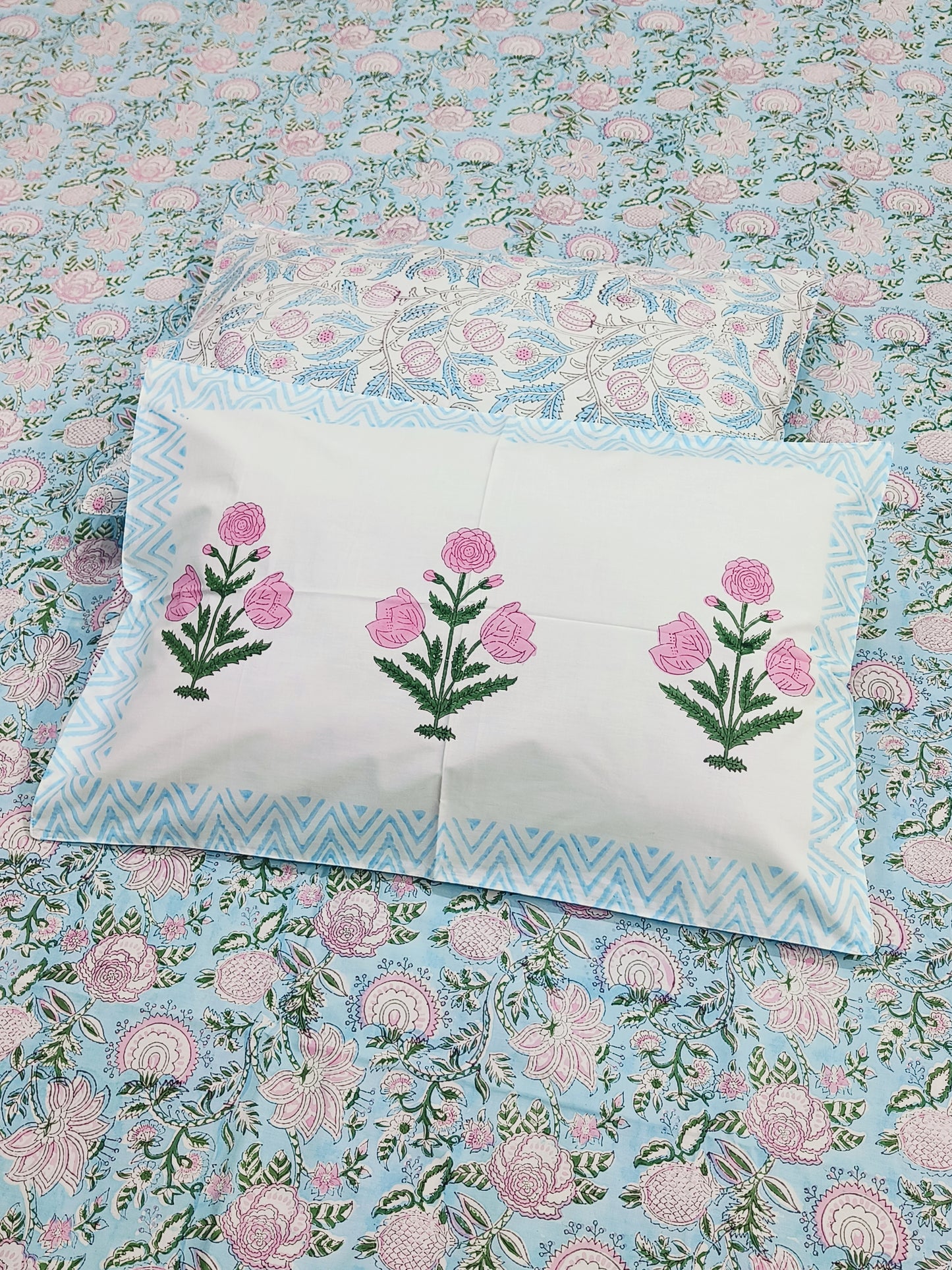Bedsheet With King Size Pillow Cases