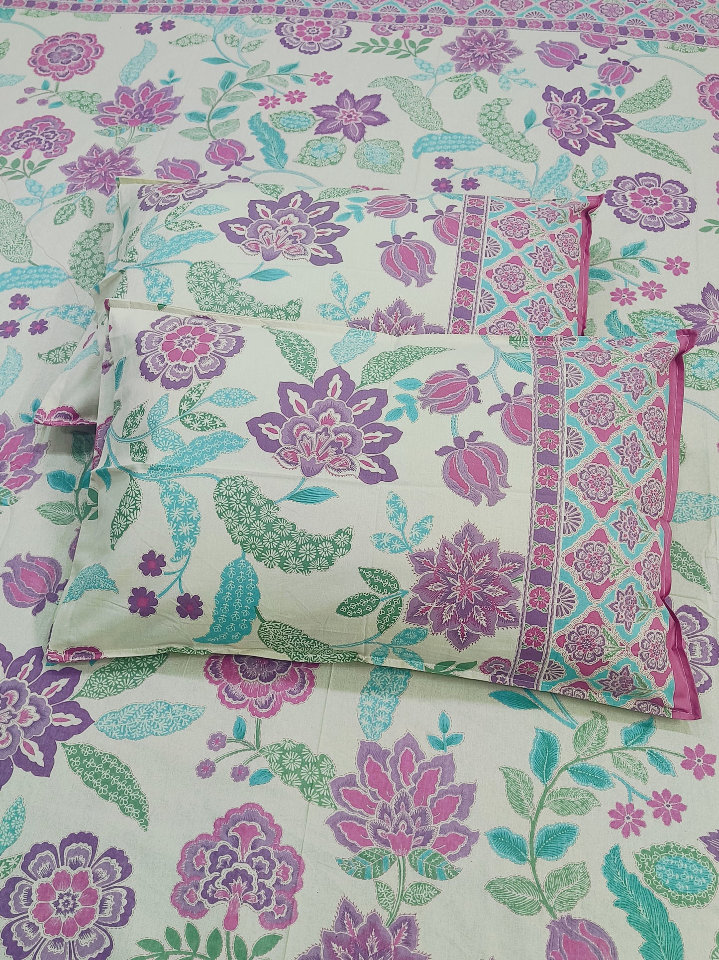 Bedsheet With King Size Pillow Cases
