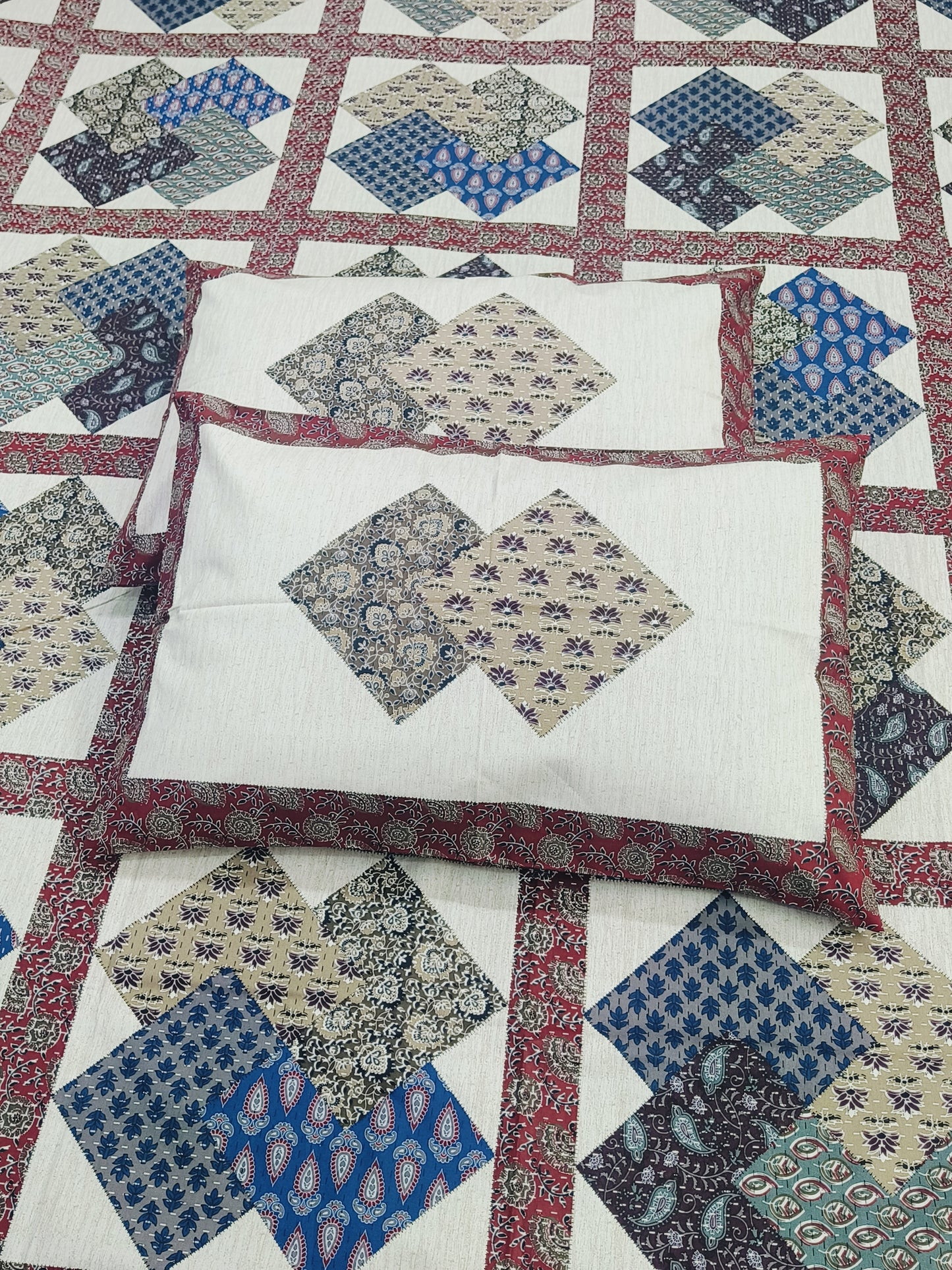Bedsheet With King Size Pillow Cases