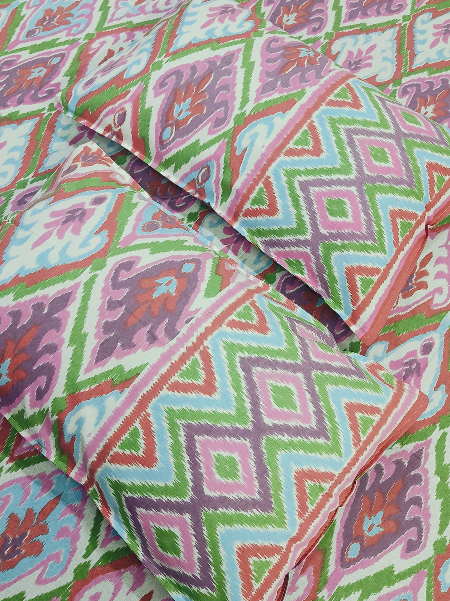 Bedsheet With King Size Pillow Cases