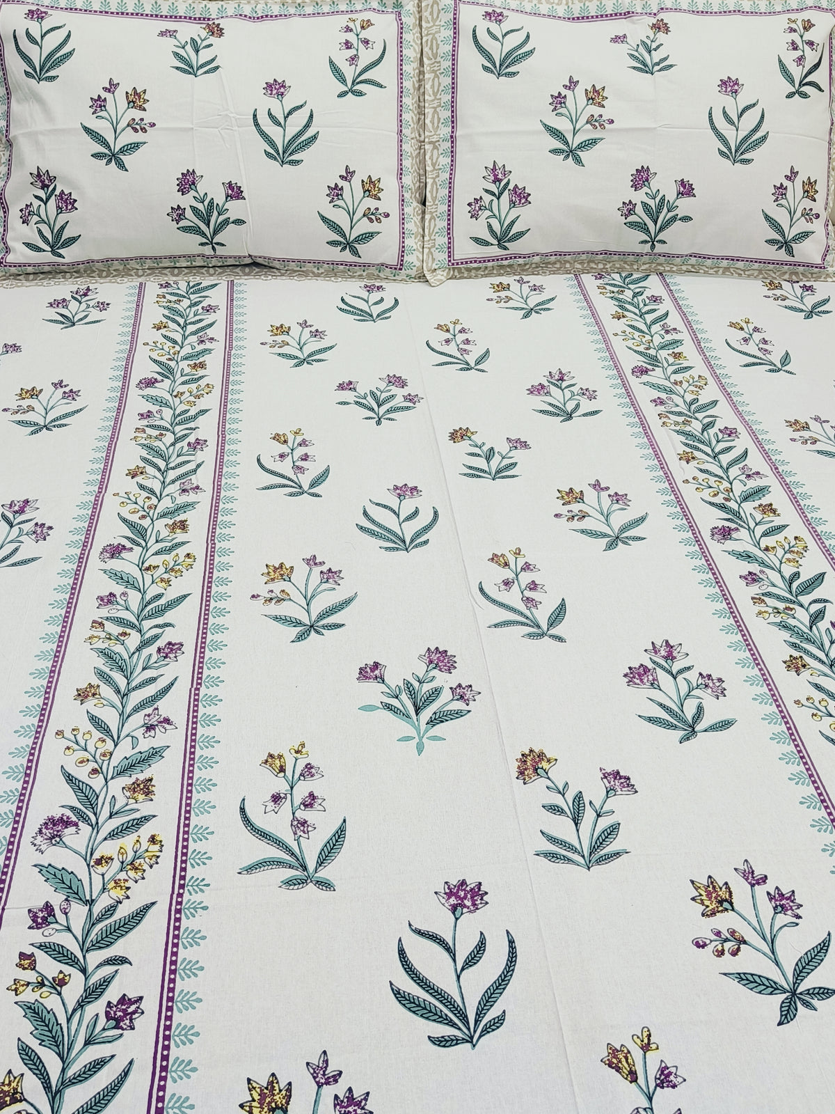 Bedsheet With King Size Pillow Cases