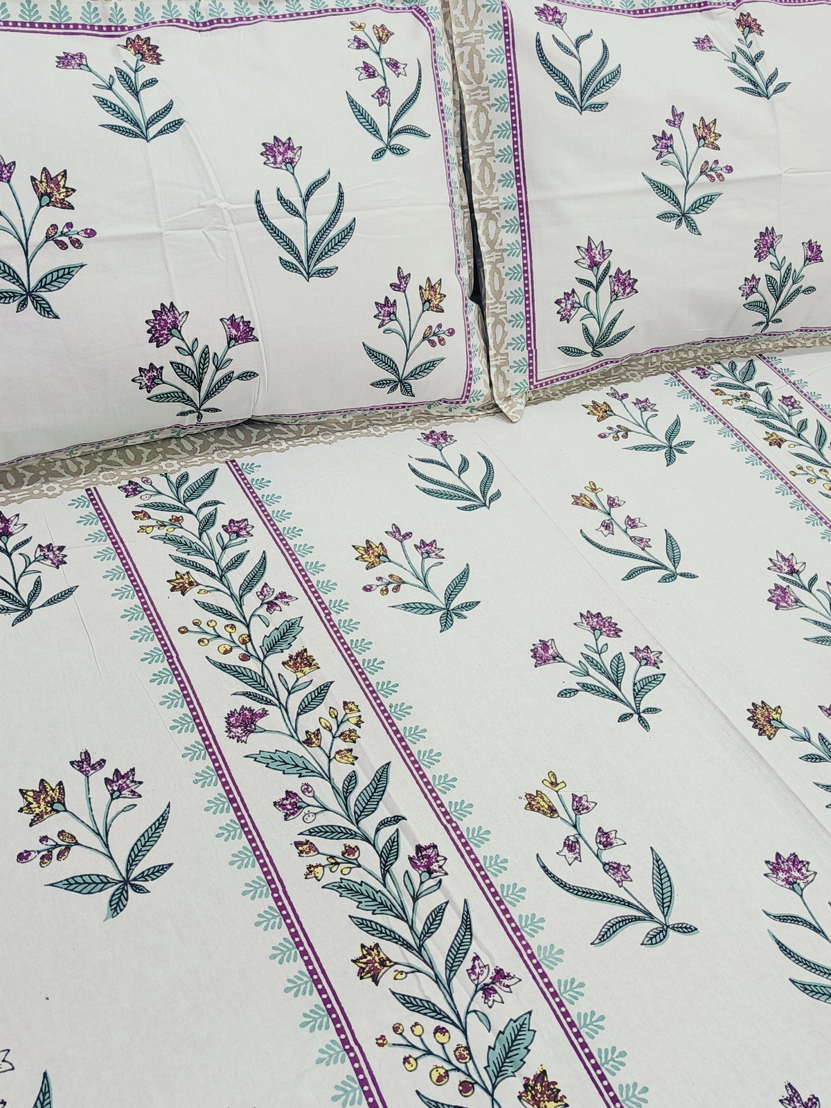 Bedsheet With King Size Pillow Cases