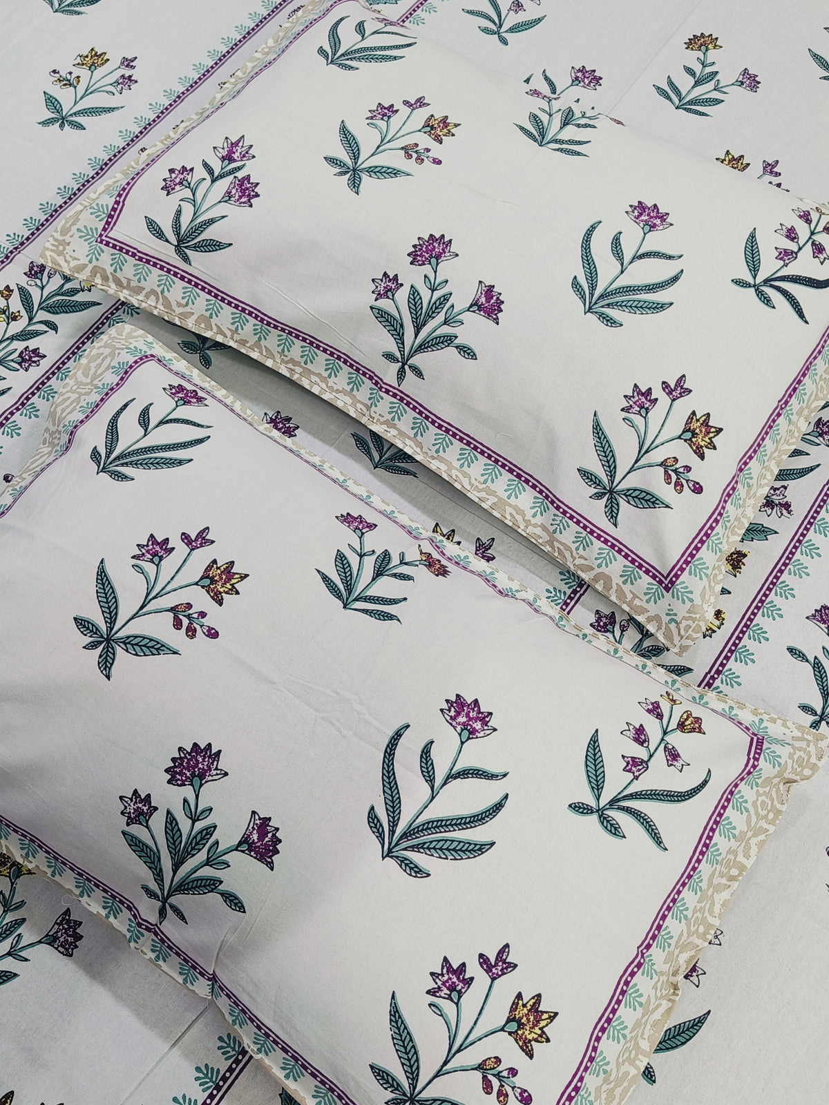 Bedsheet With King Size Pillow Cases