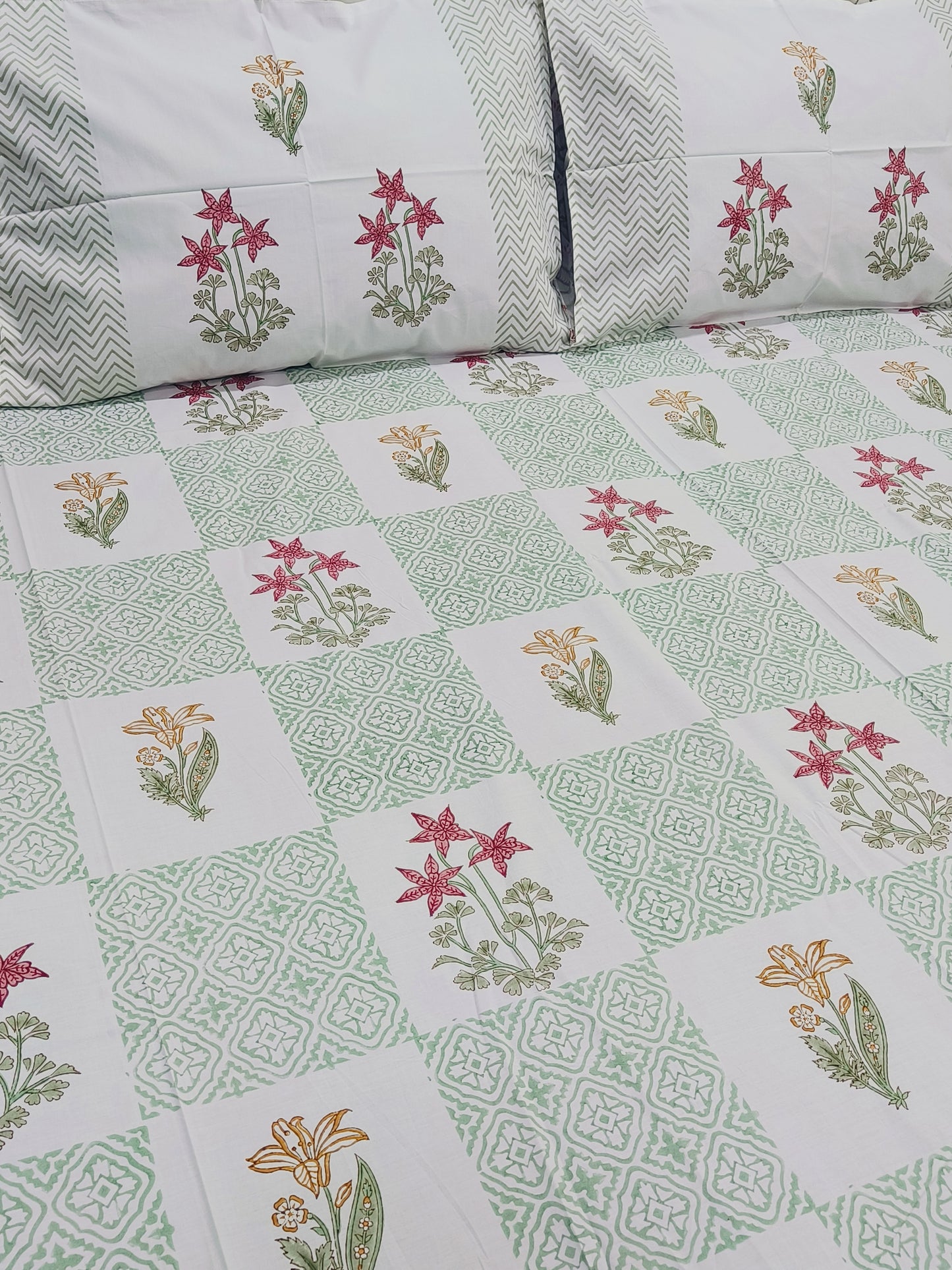 Bedsheet With King Size Pillow Cases
