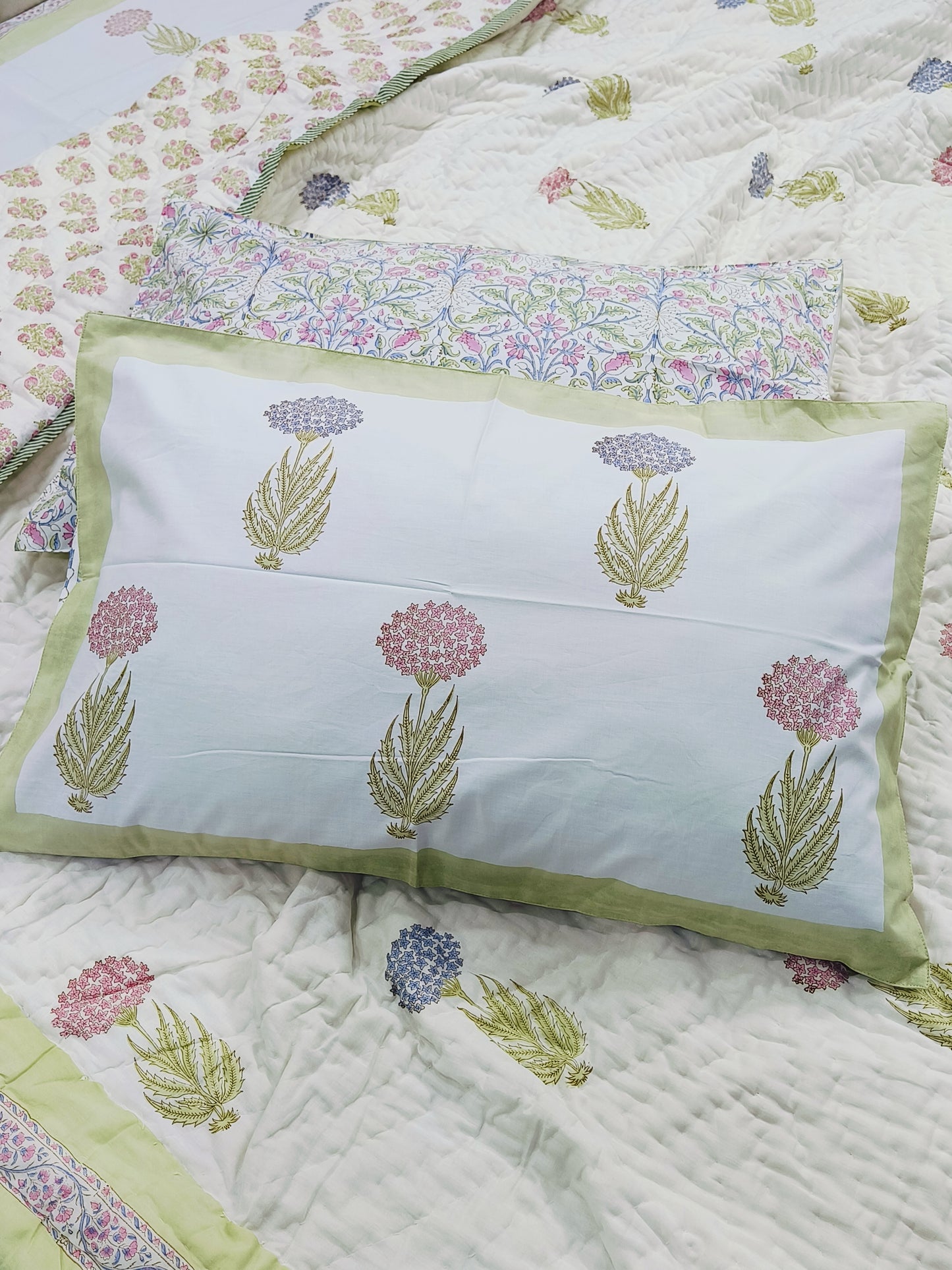 Bedding Sets with Quilts