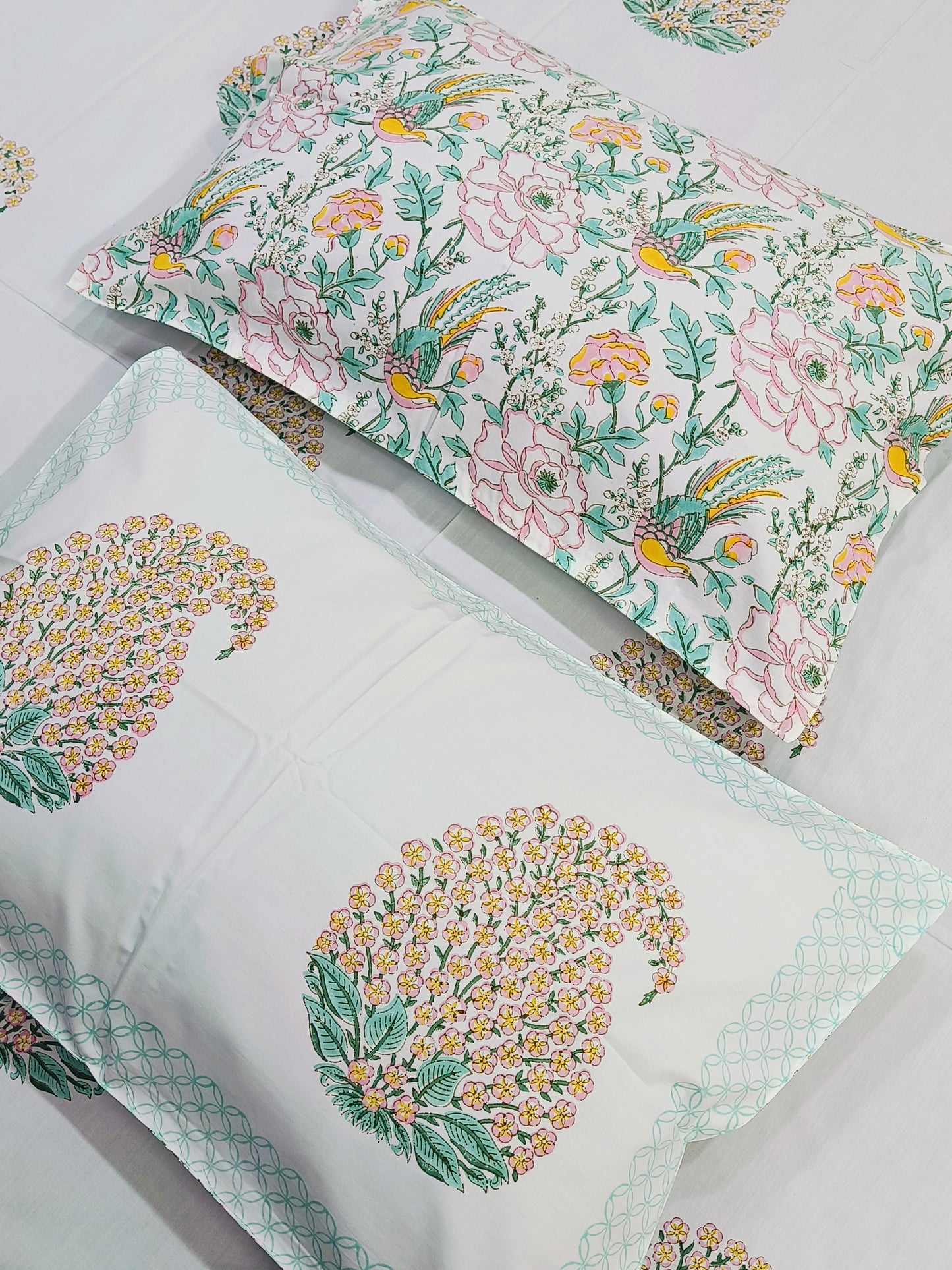 Bedsheet With King Size Pillow Cases