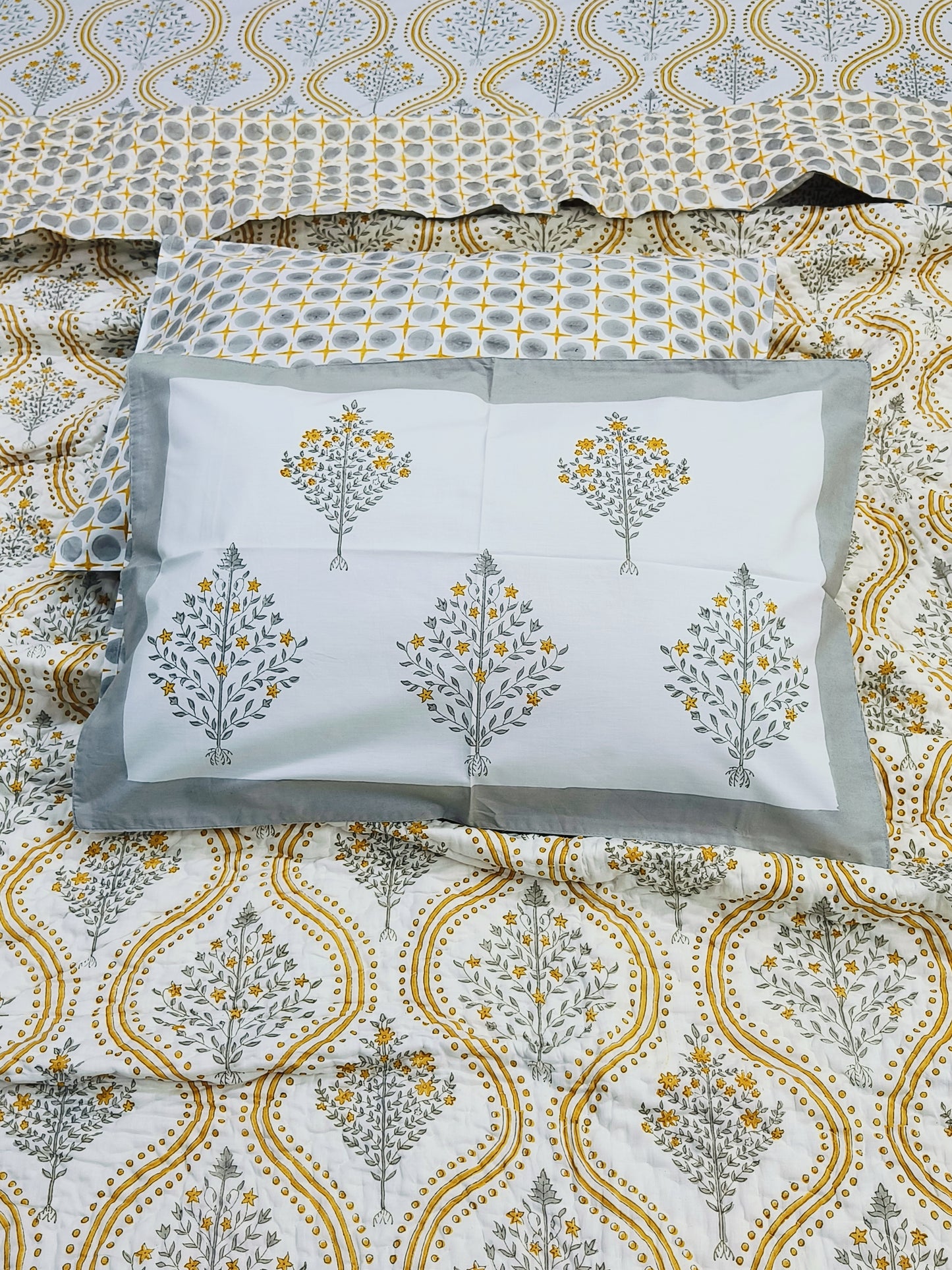 Bedding Sets with Quilts