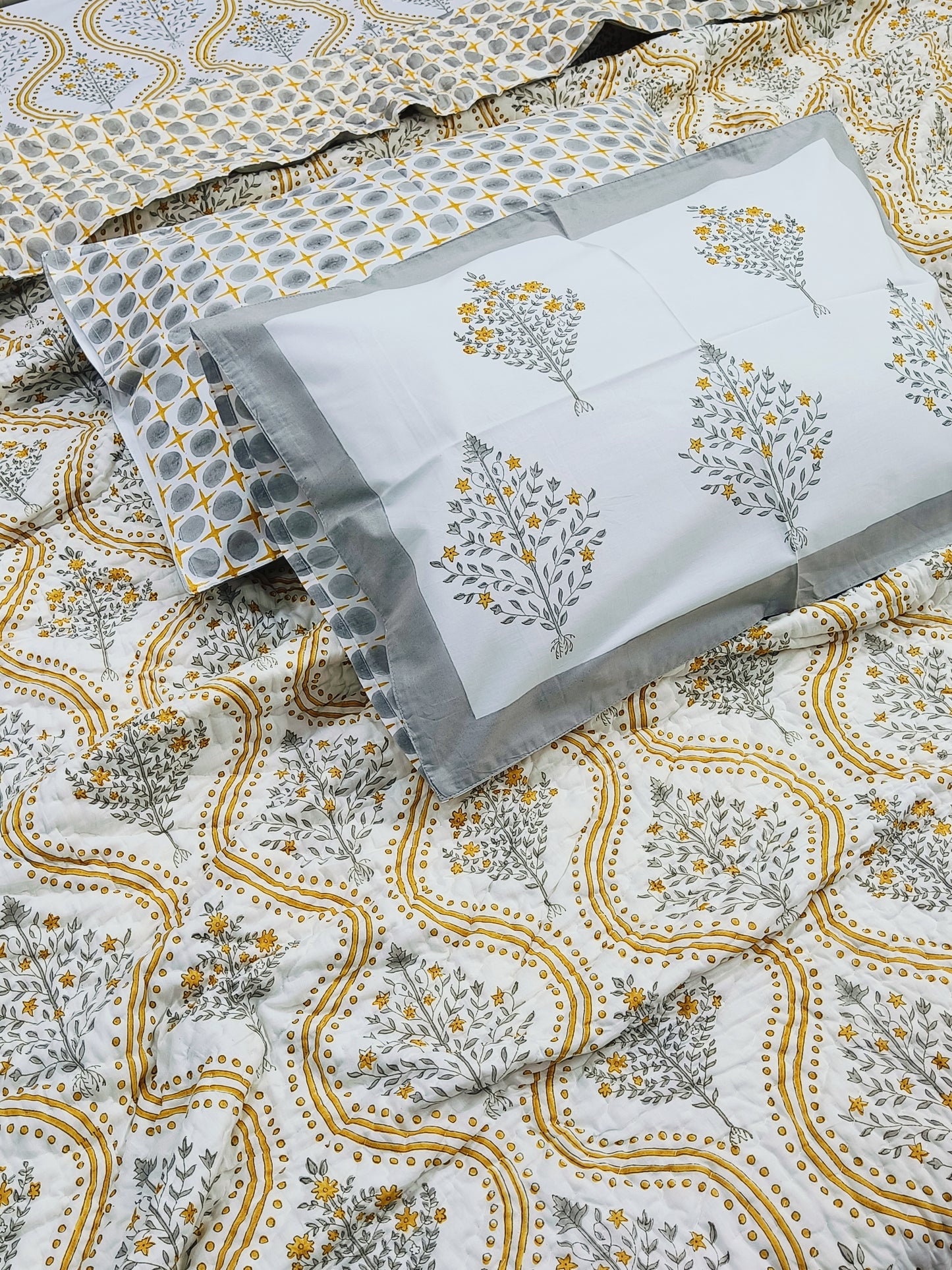 Bedding Sets with Quilts