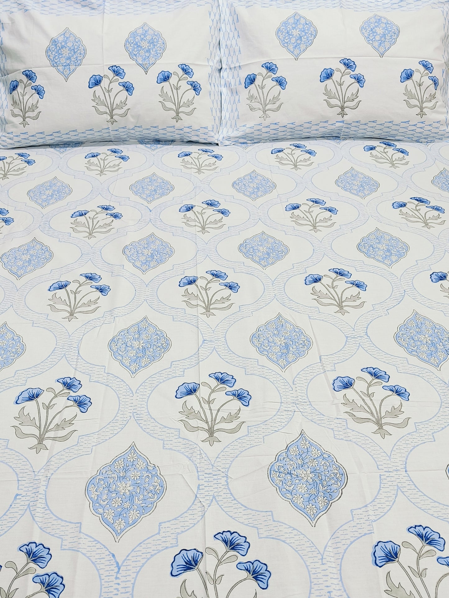 Bedsheet With King Size Pillow Cases