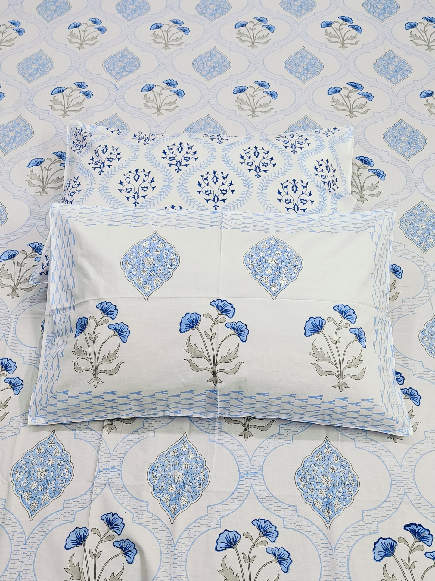 Bedsheet With King Size Pillow Cases
