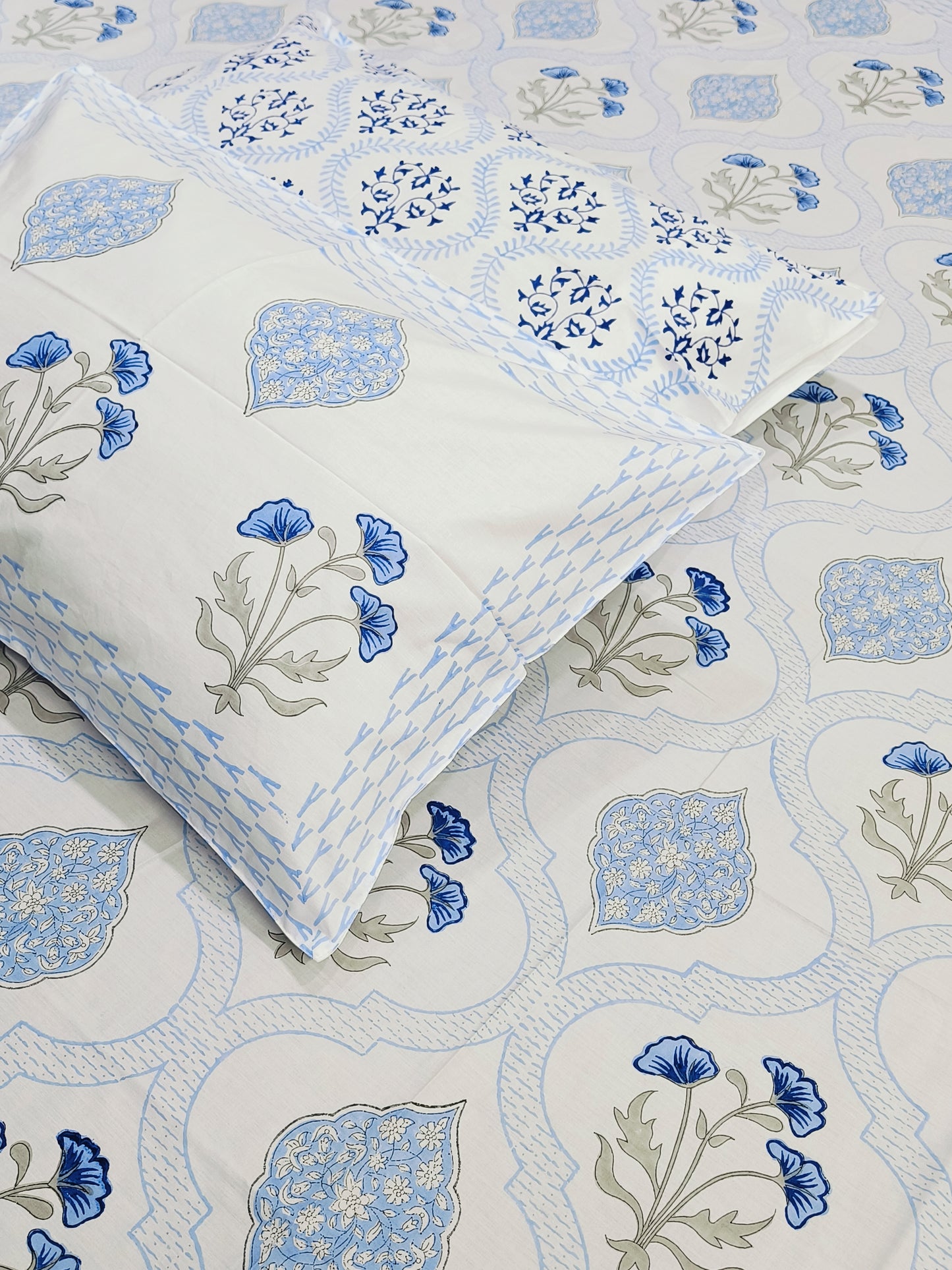 Bedsheet With King Size Pillow Cases