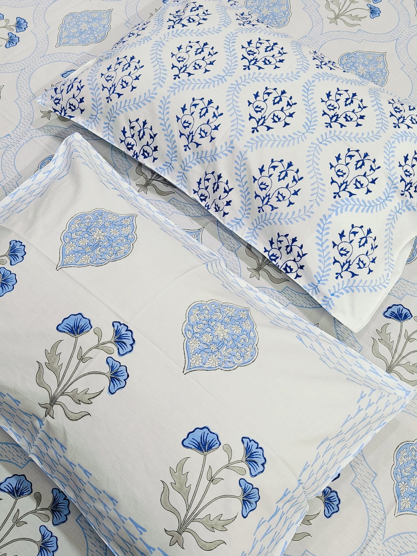 Bedsheet With King Size Pillow Cases