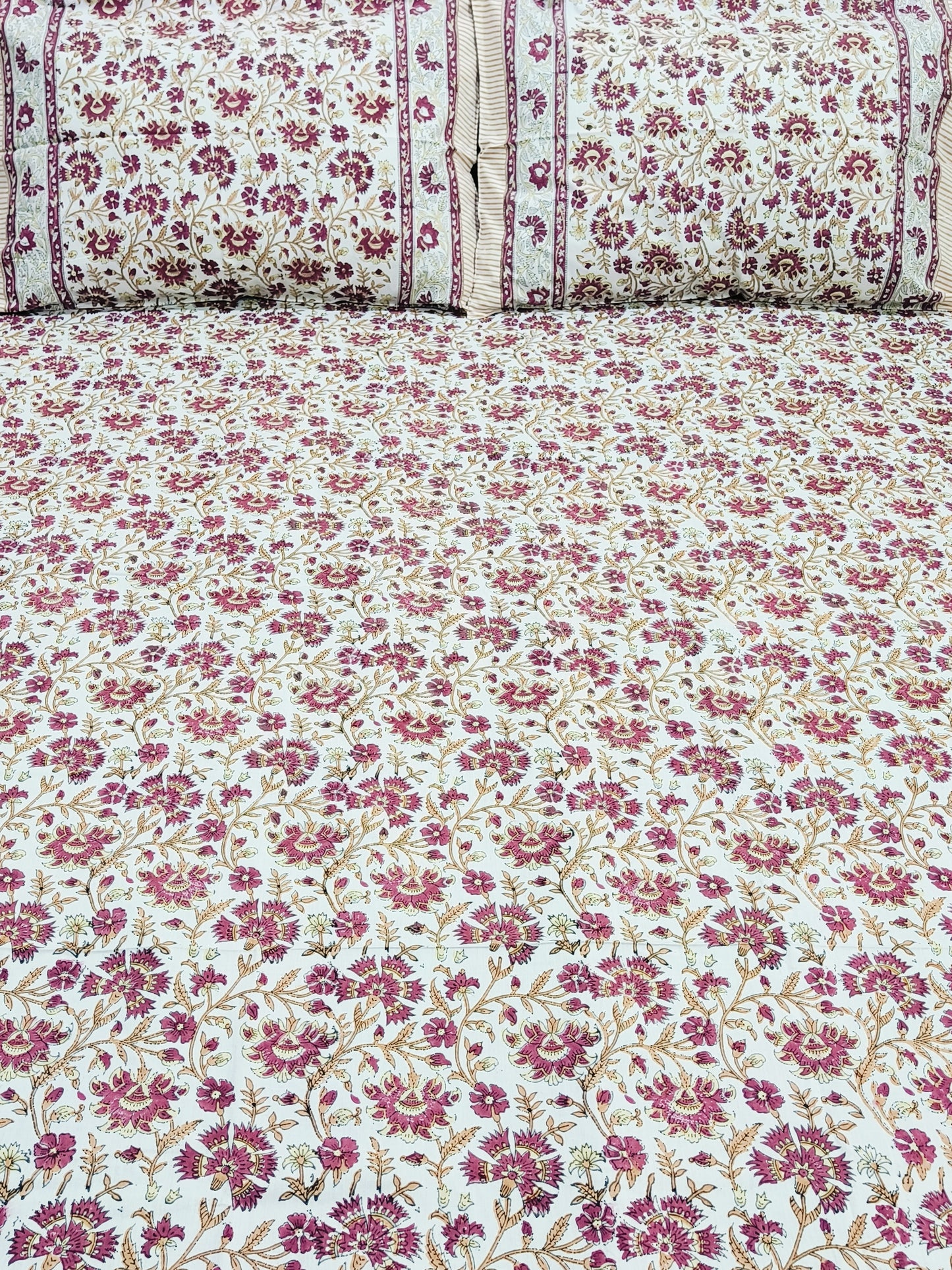 Bedsheet With King Size Pillow Cases