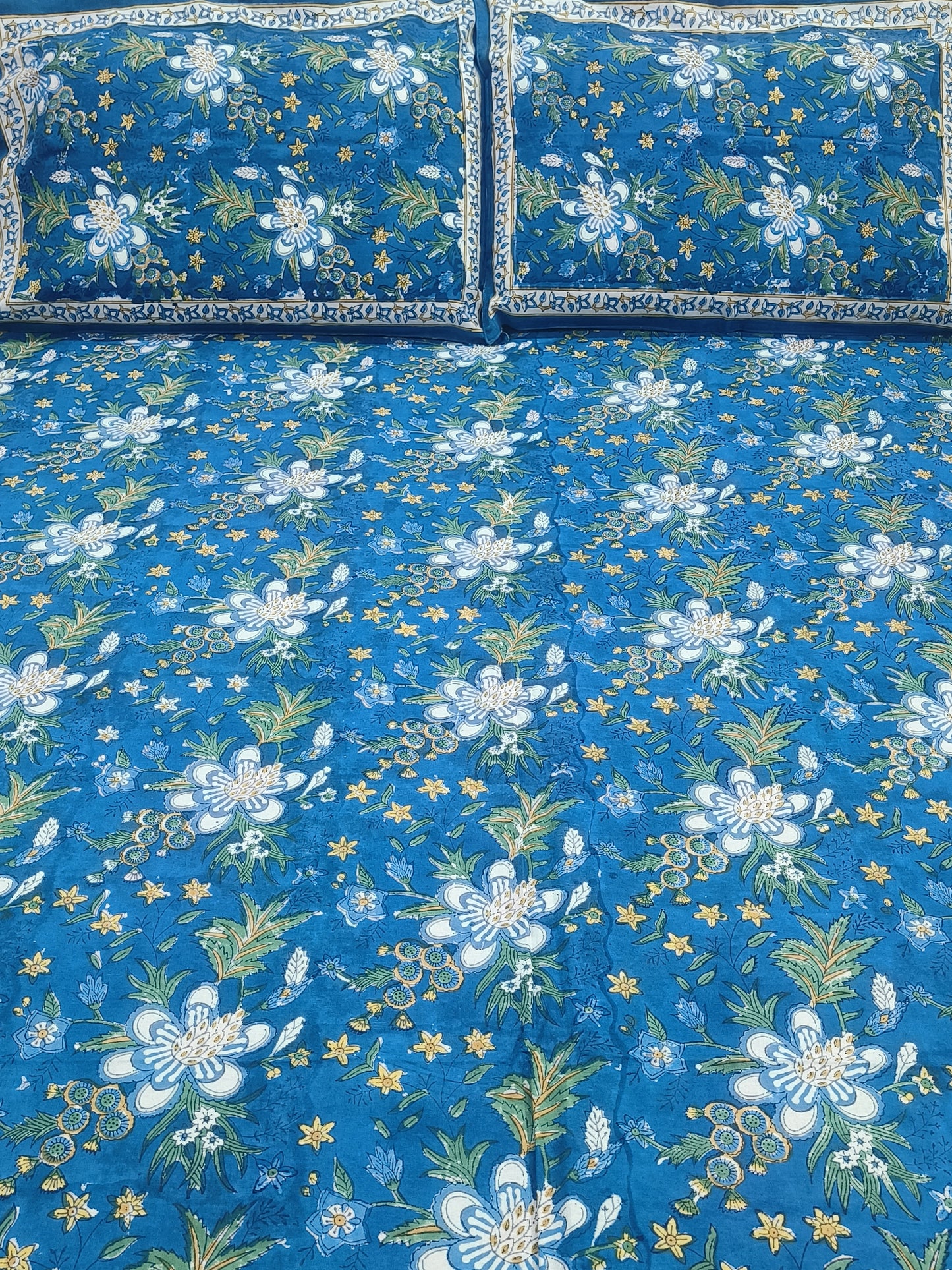 Bedsheet With King Size Pillow Cases