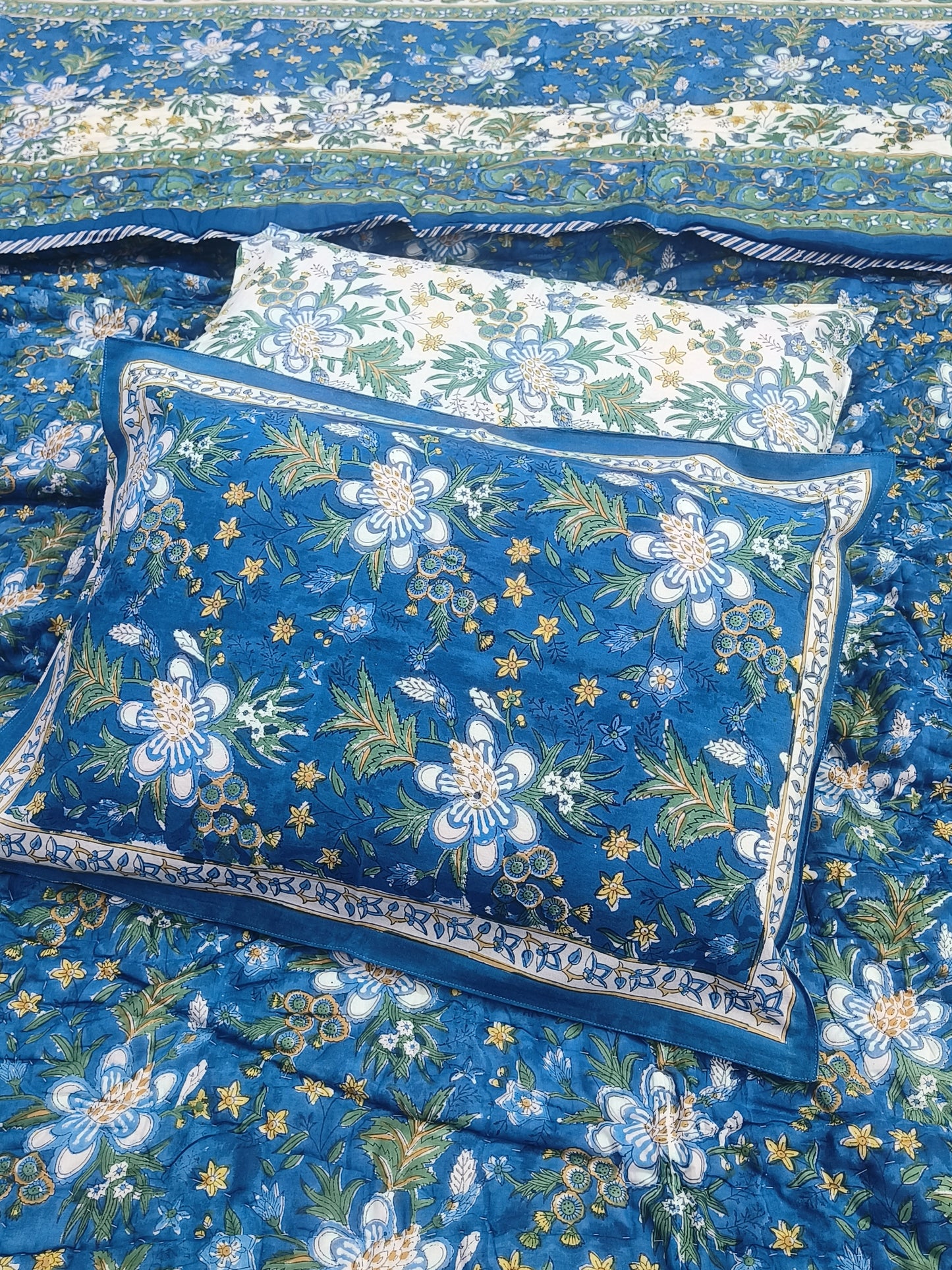 Bedding Sets with Quilts