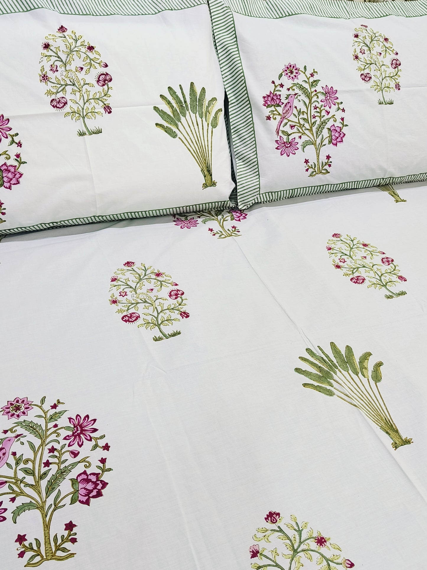 Bedsheet With King Size Pillow Cases