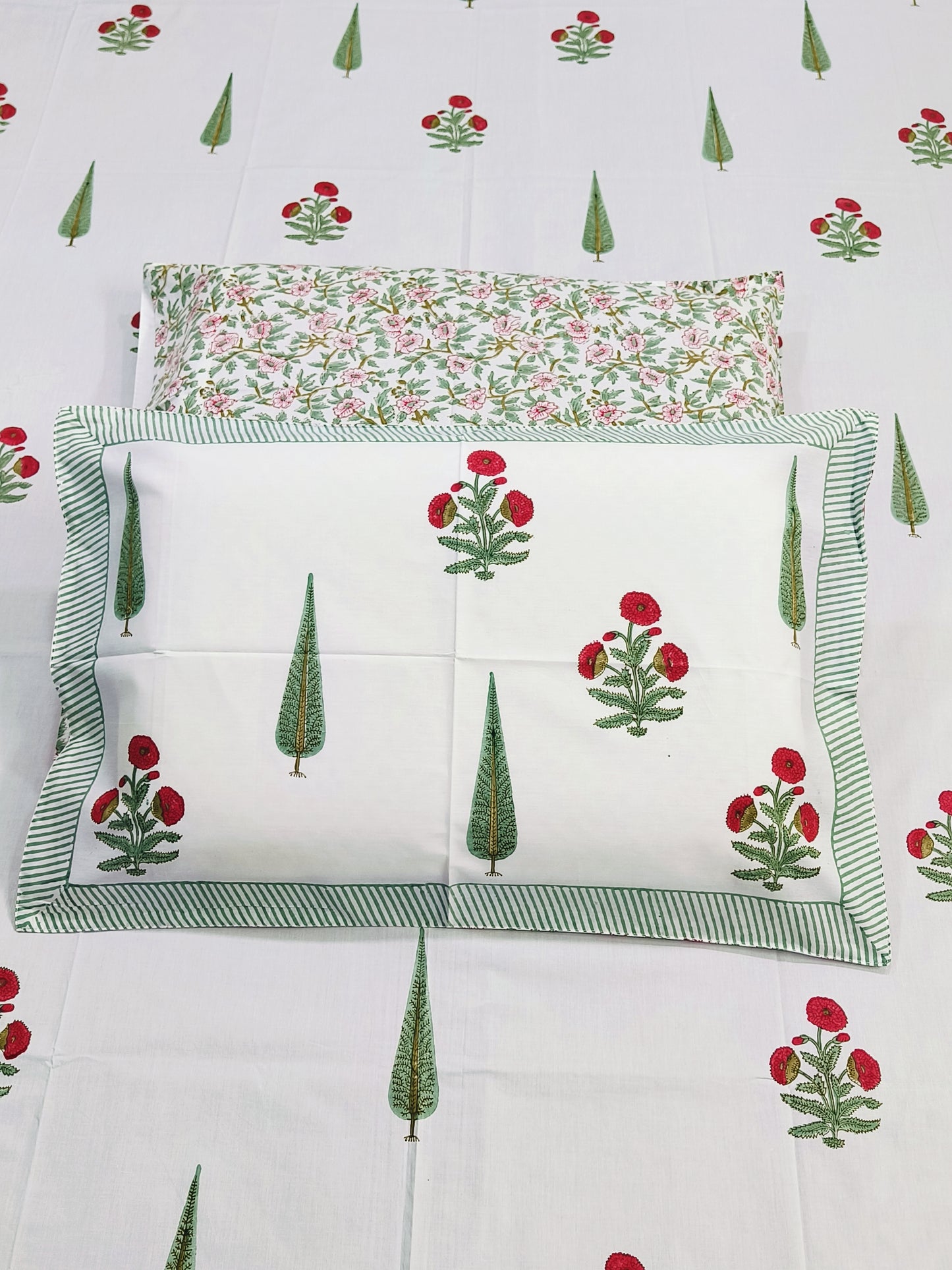 Bedsheet With King Size Pillow Cases