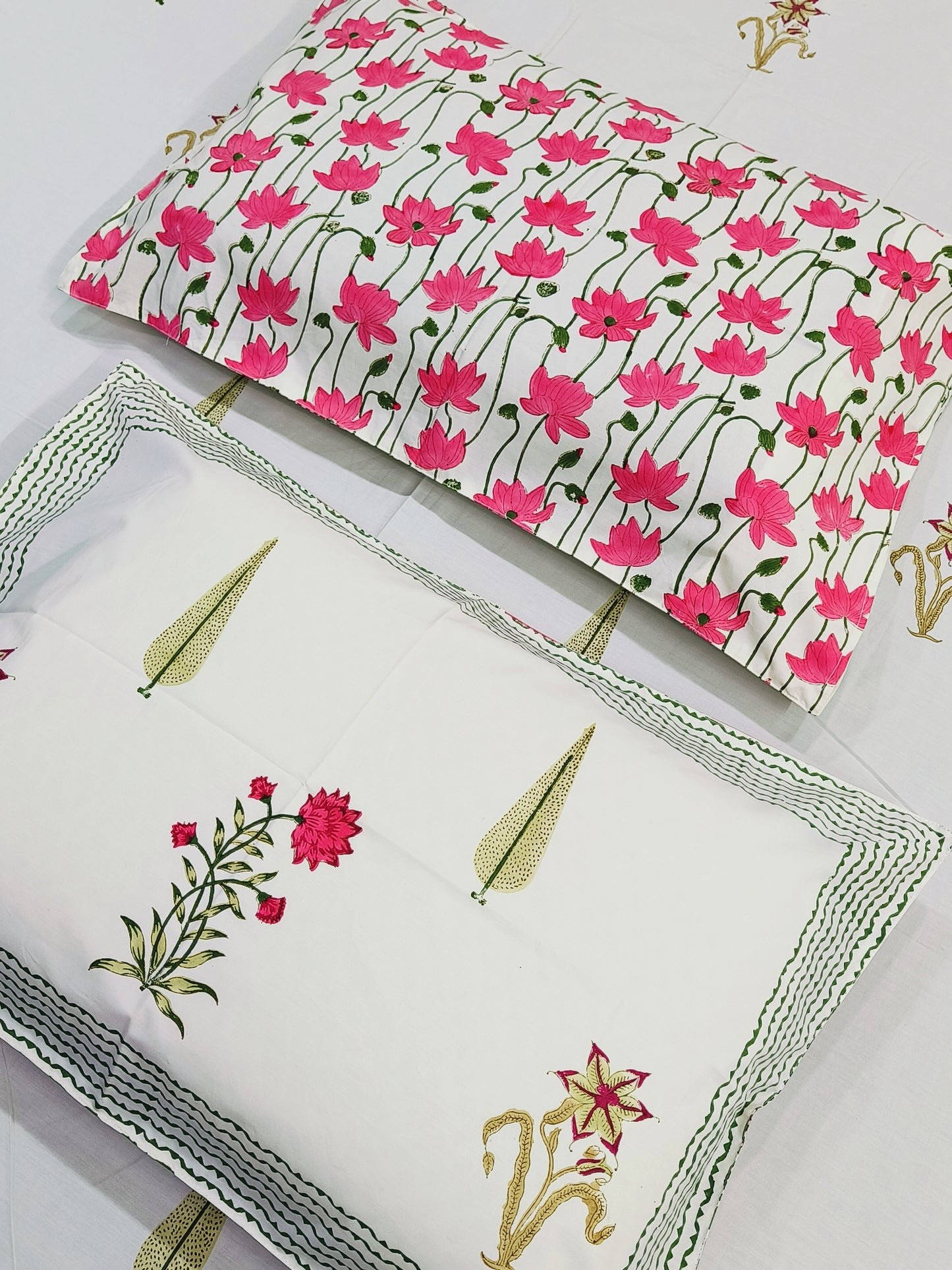 Bedsheet With King Size Pillow Cases