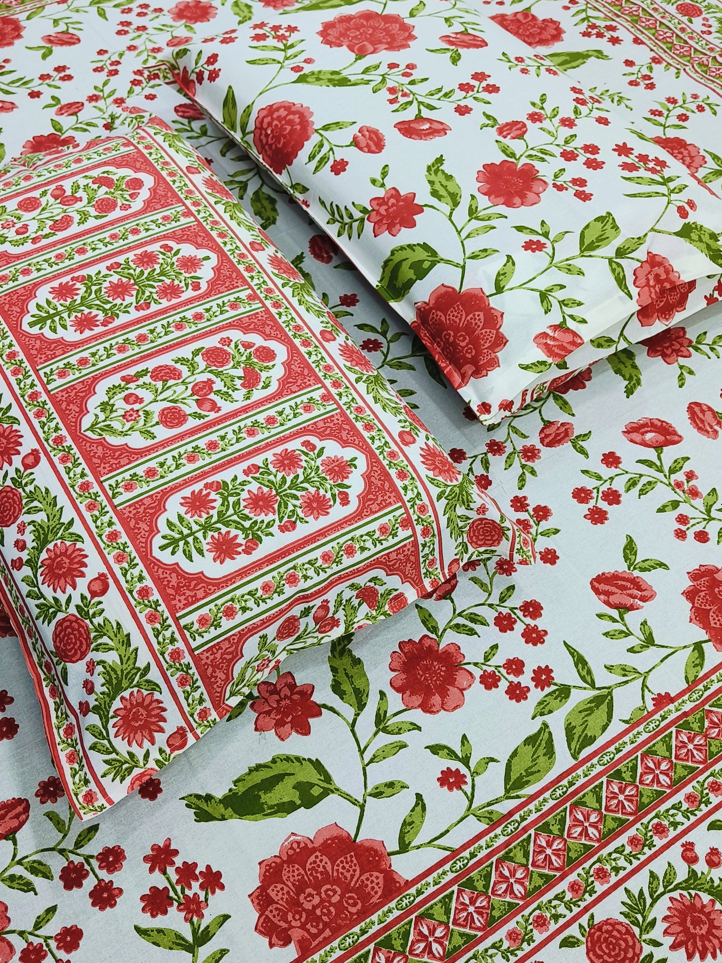 Bedsheet With King Size Pillow Cases