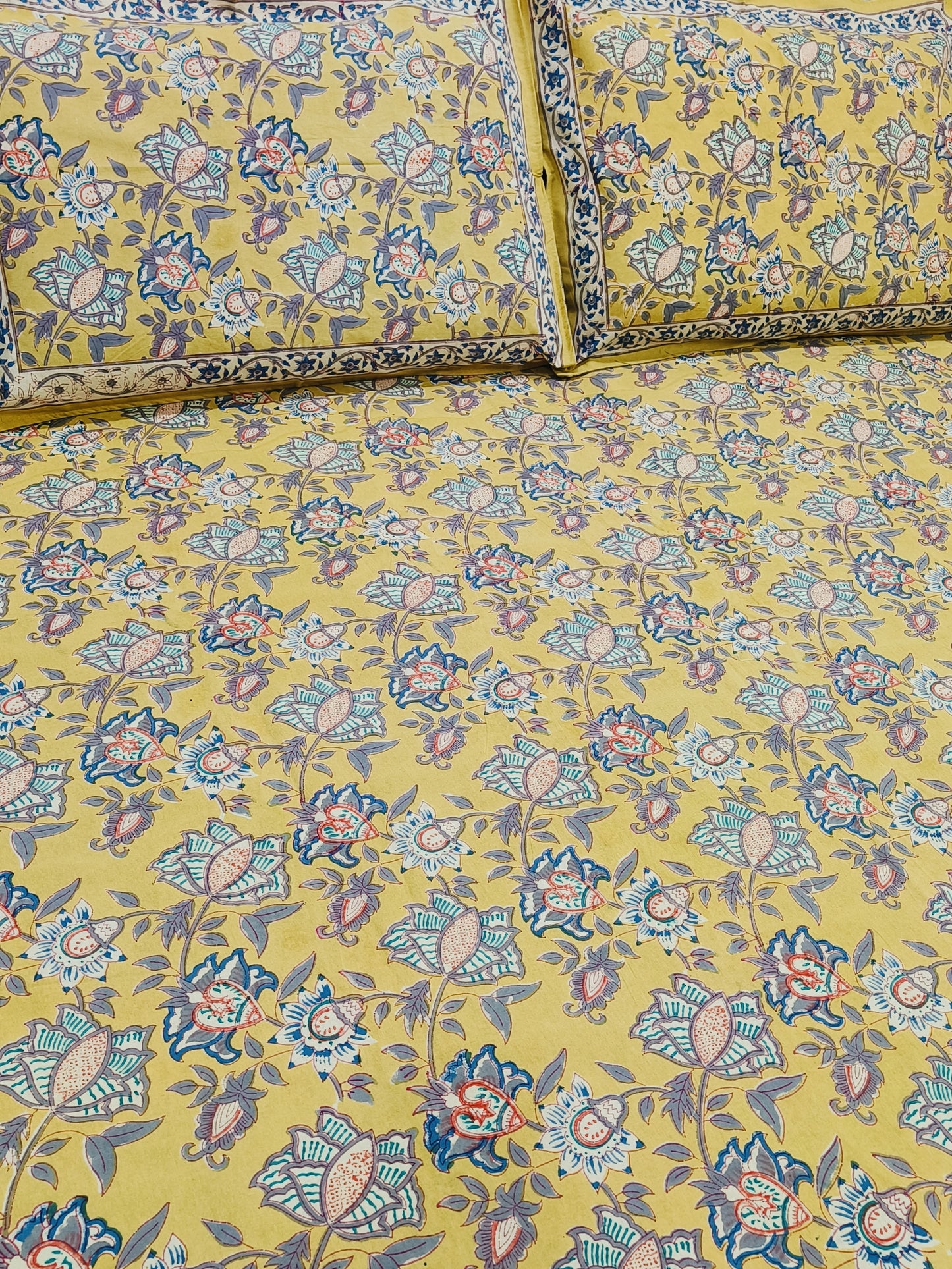 Bedsheet With King Size Pillow Cases