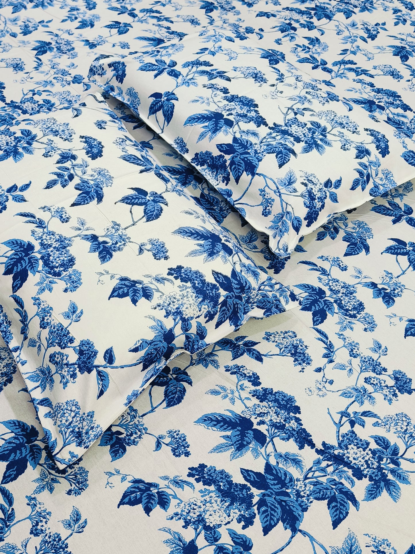 Bedsheet With King Size Pillow Cases