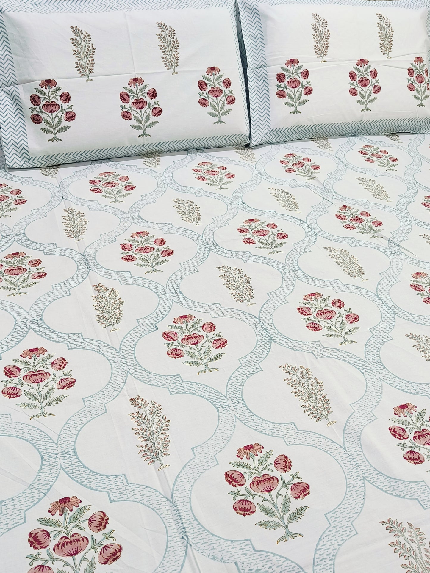 Bedsheet With King Size Pillow Cases