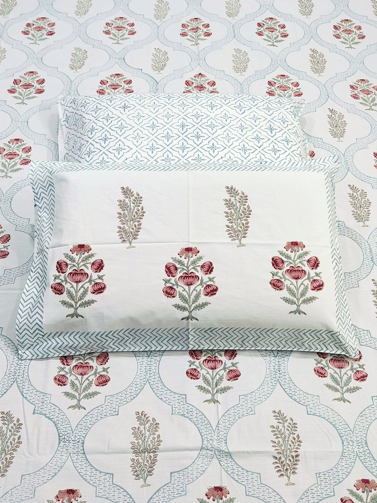 Bedsheet With King Size Pillow Cases