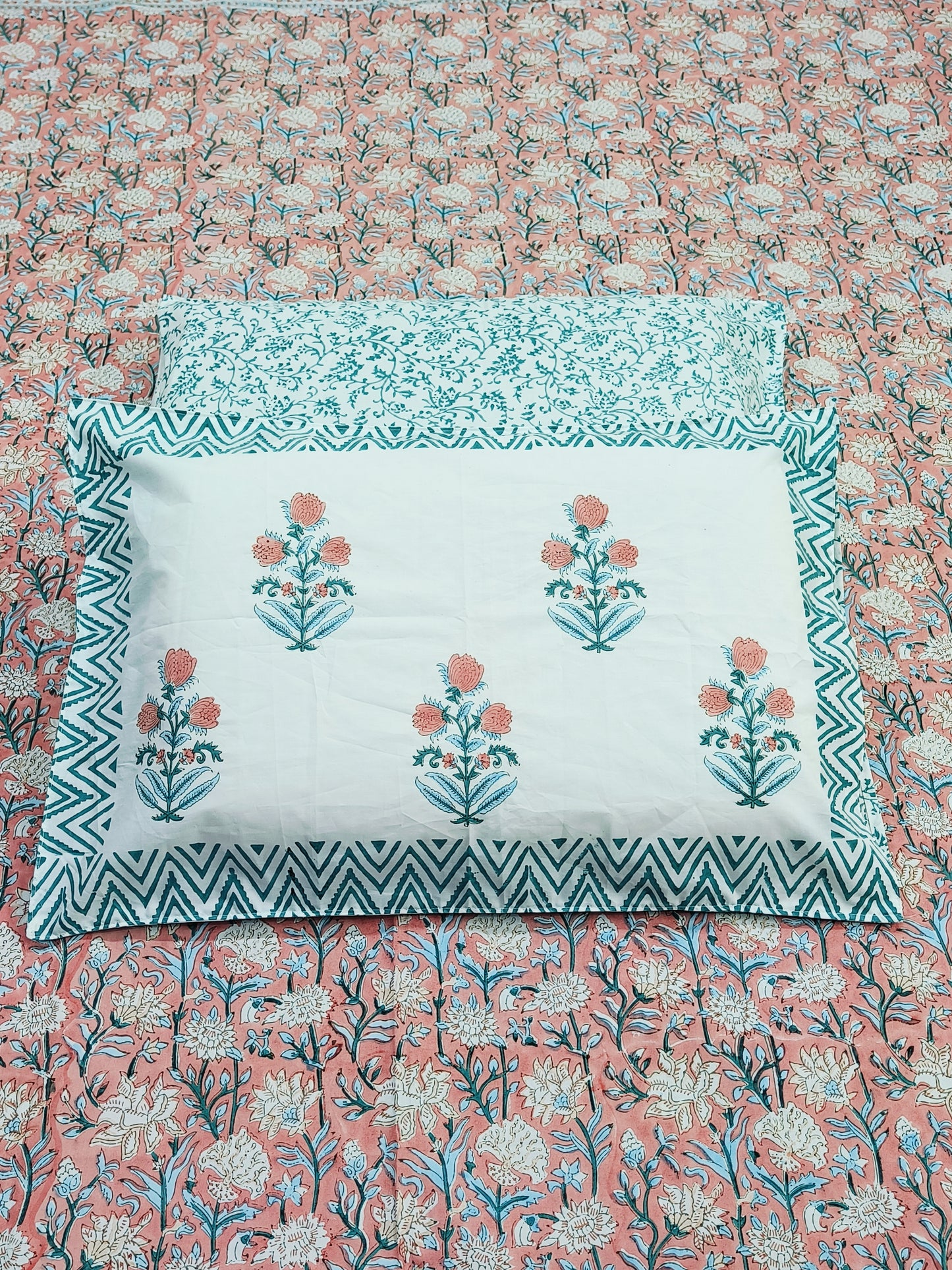 Bedsheet With King Size Pillow Cases