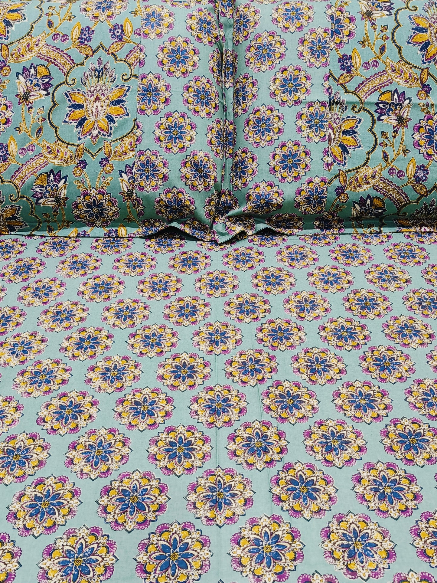 Bedsheet With King Size Pillow Cases