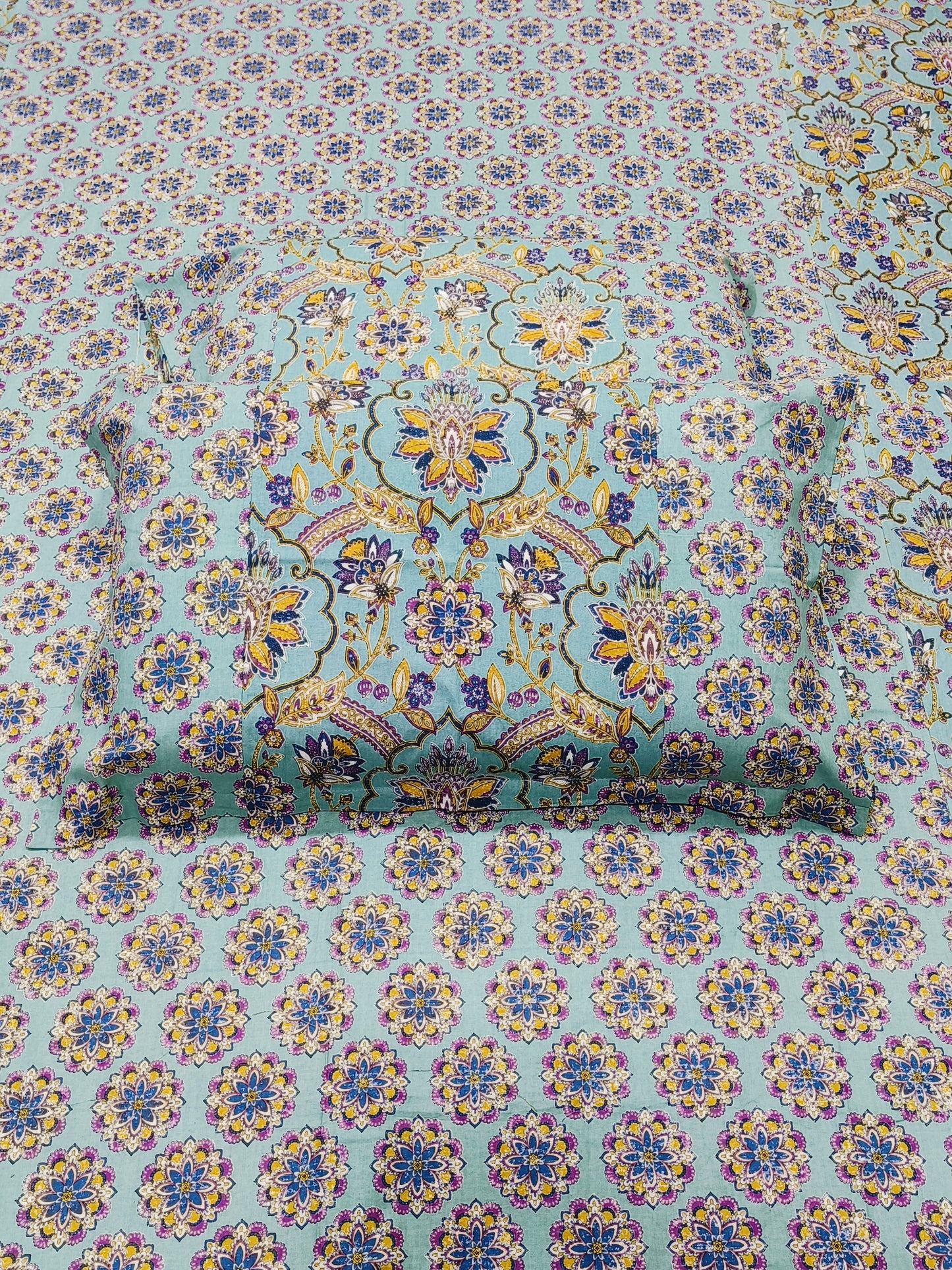 Bedsheet With King Size Pillow Cases